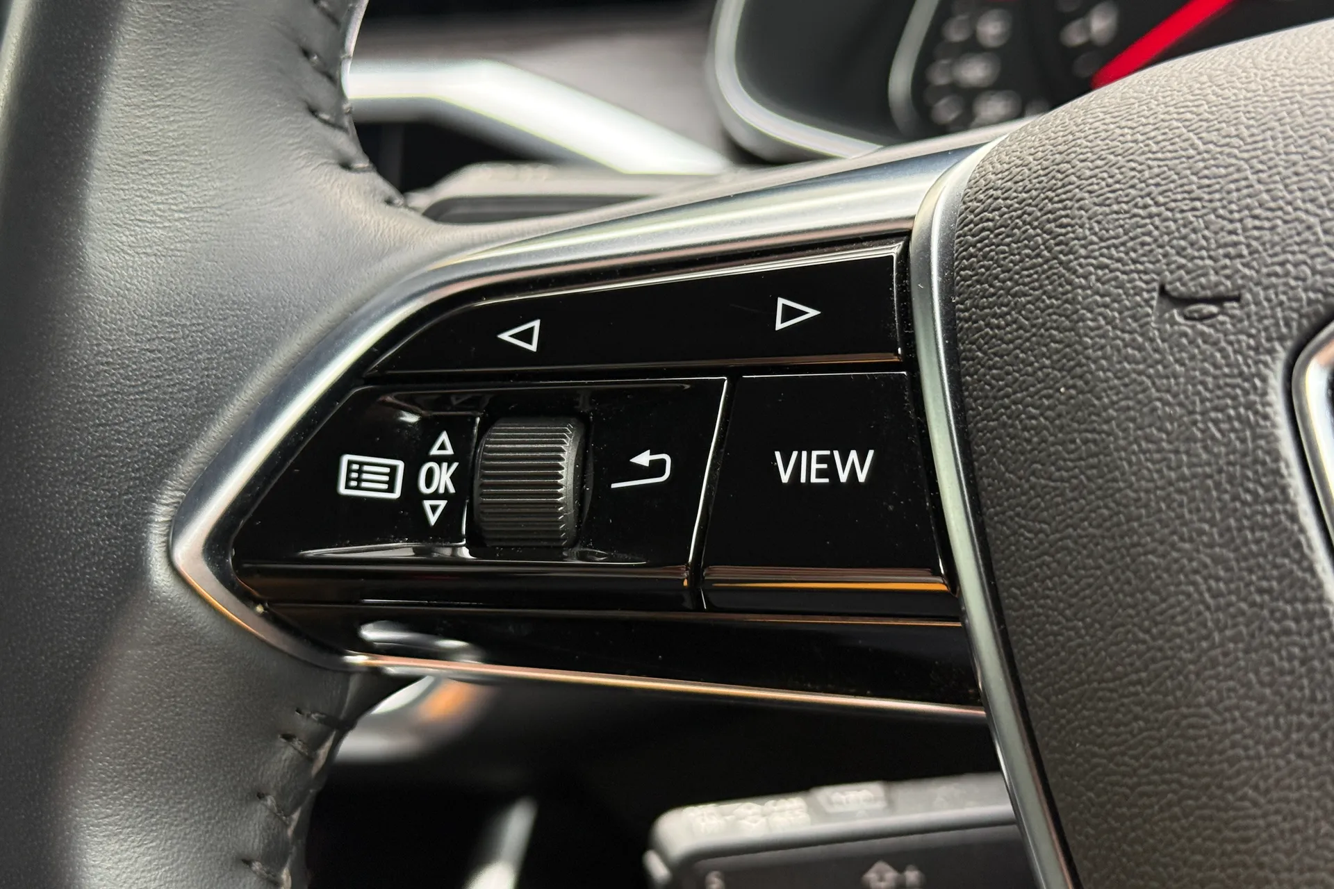 Audi A6 allroad thumbnail image number 17