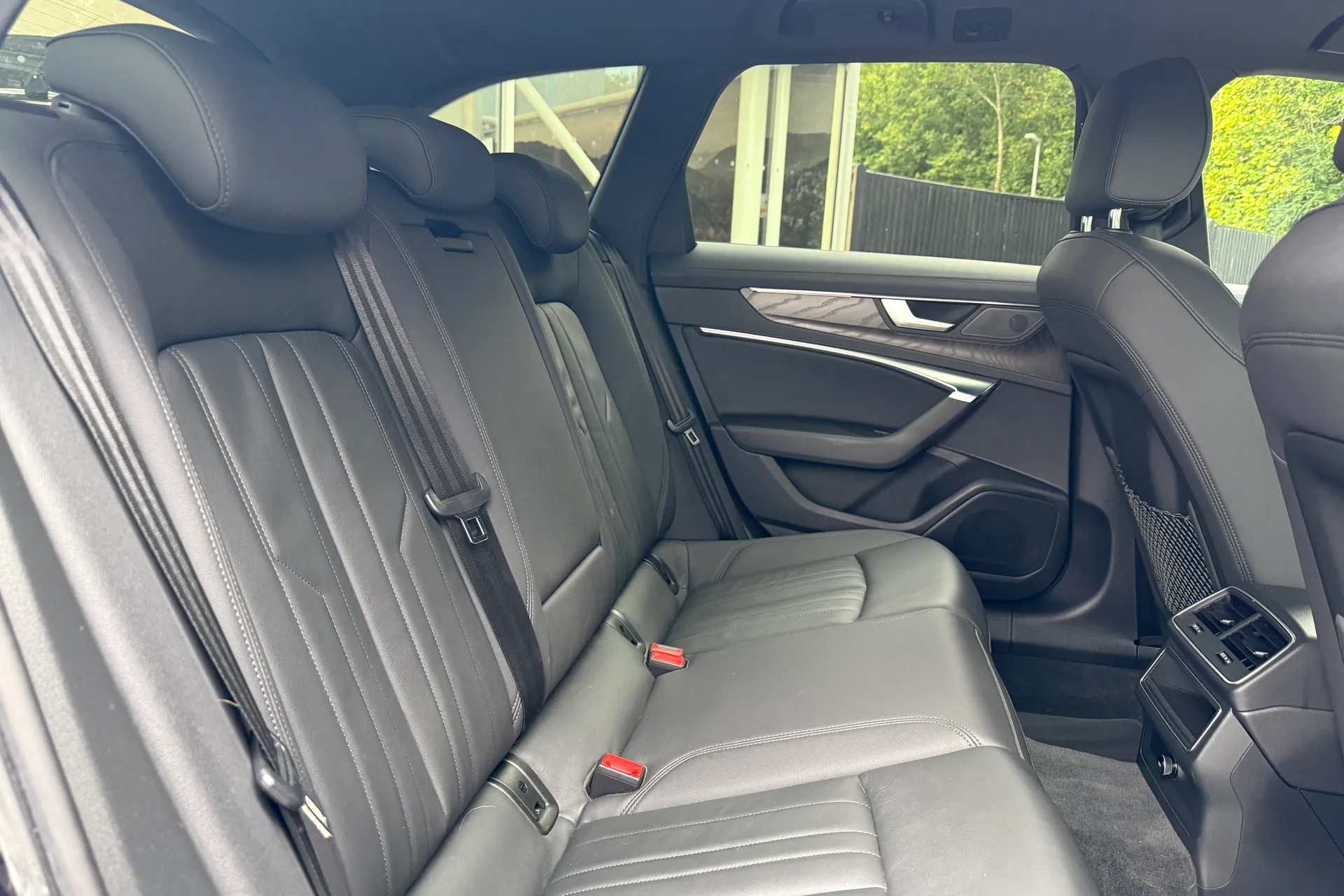 Audi A6 allroad thumbnail image number 36