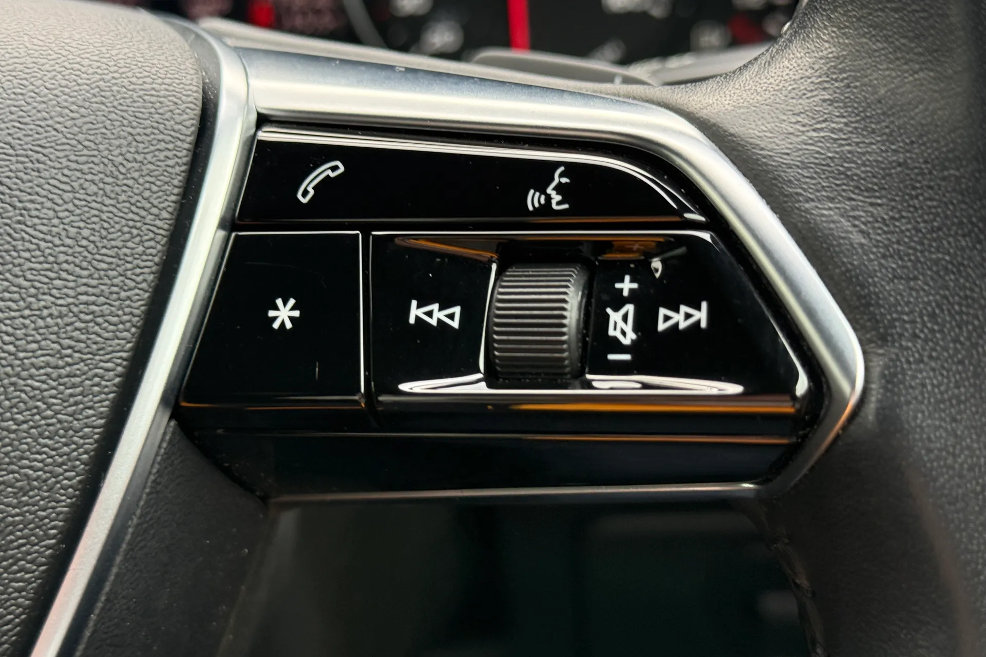 Audi A6 allroad thumbnail image number 18