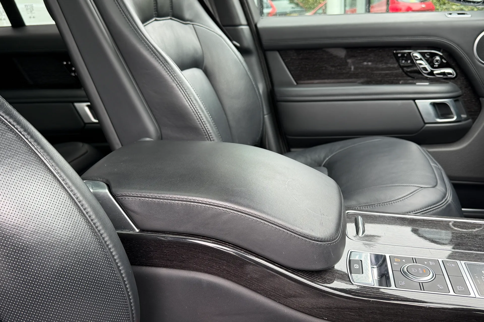 LAND ROVER RANGE ROVER thumbnail image number 36