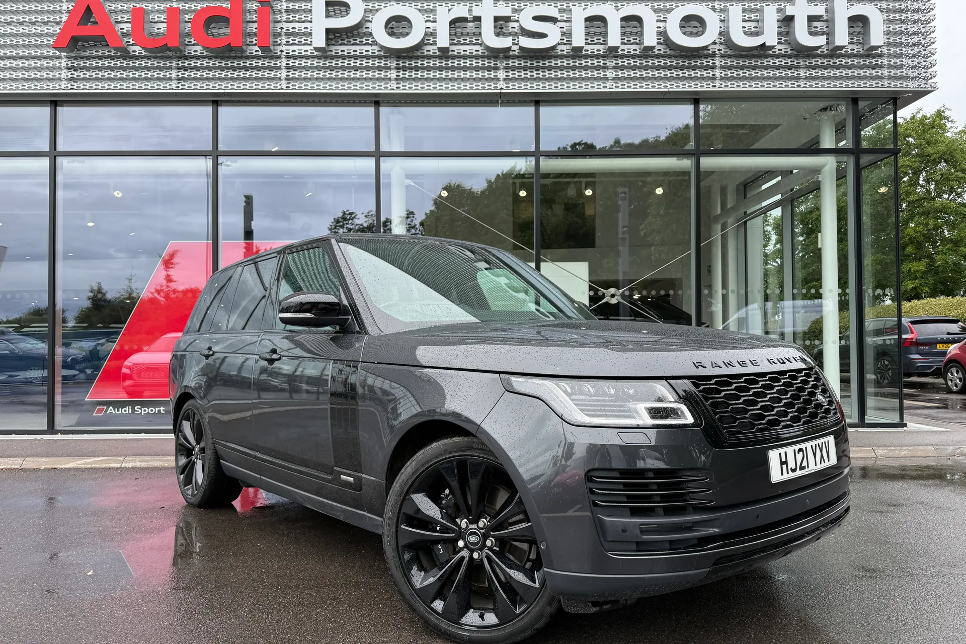 LAND ROVER RANGE ROVER focused image