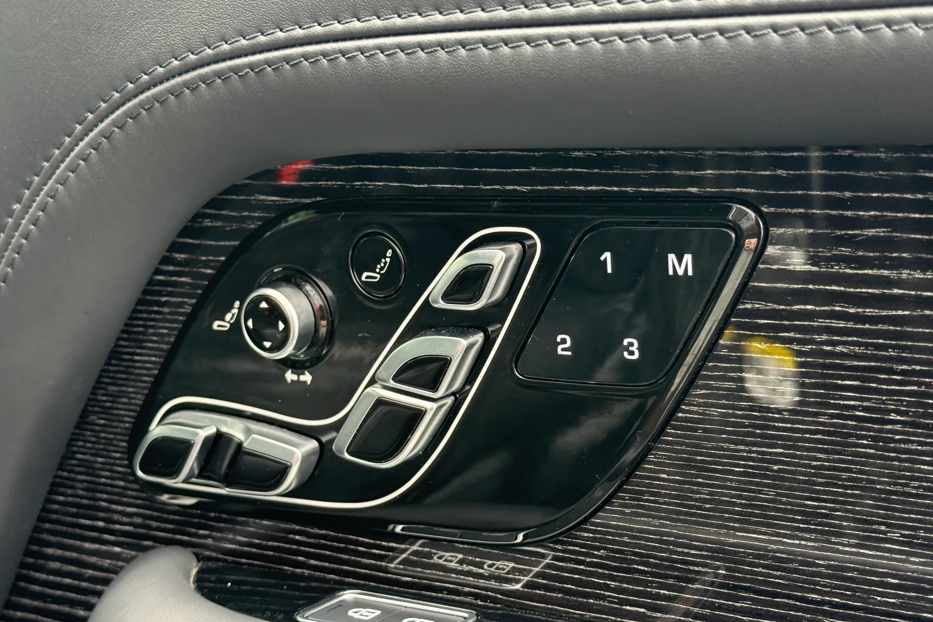 LAND ROVER RANGE ROVER thumbnail image number 39
