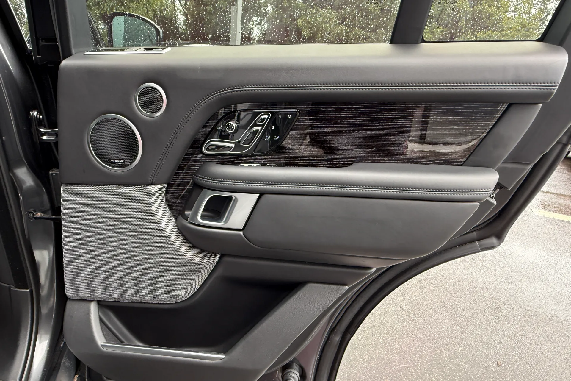 LAND ROVER RANGE ROVER thumbnail image number 43