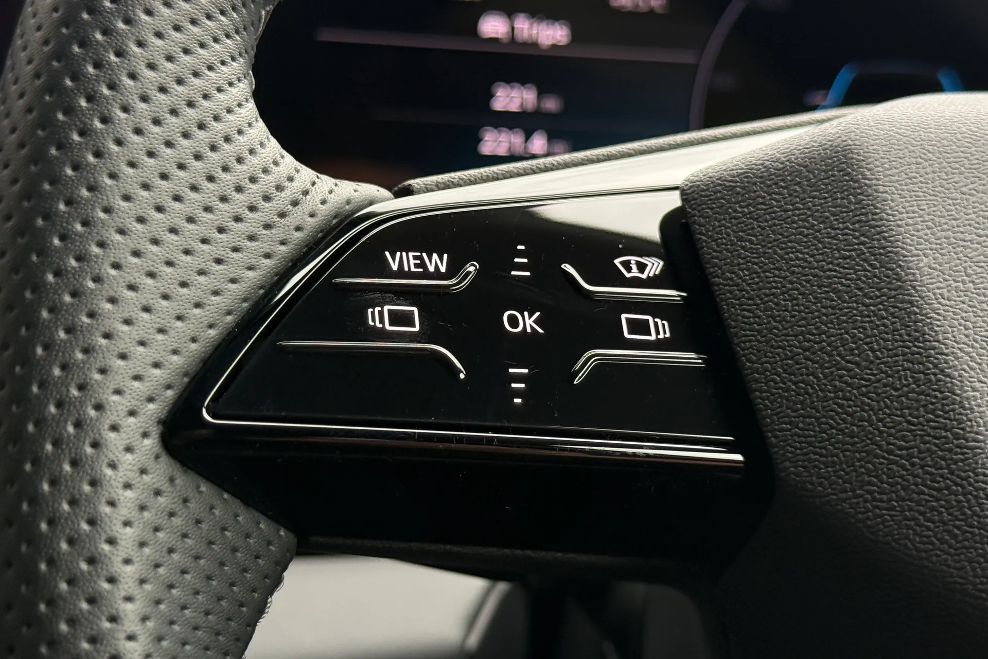 Audi Q6 thumbnail image number 18
