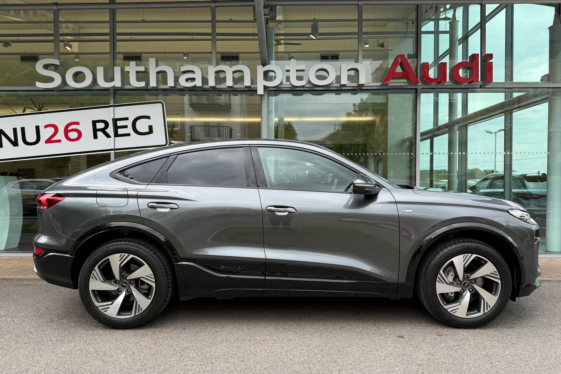 Audi Q6 thumbnail image number 2