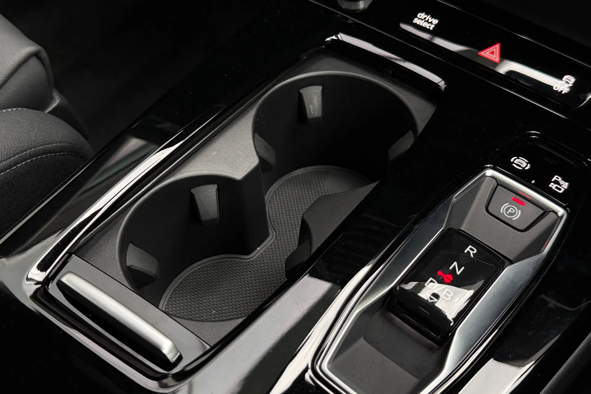 Audi Q6 thumbnail image number 28