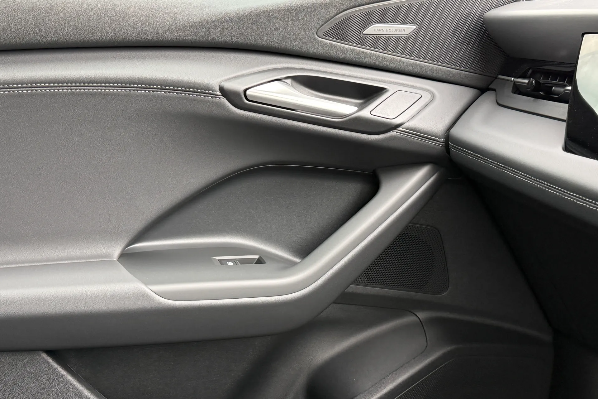 Audi Q6 thumbnail image number 29