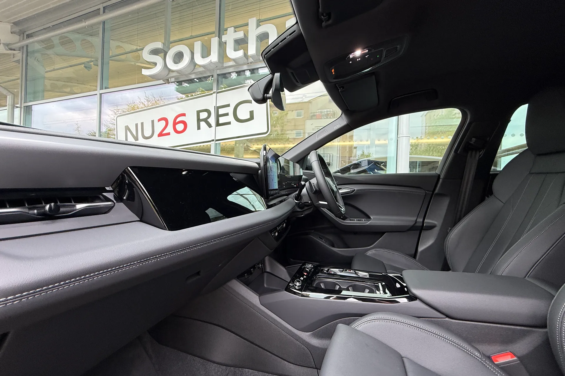 Audi Q6 thumbnail image number 12