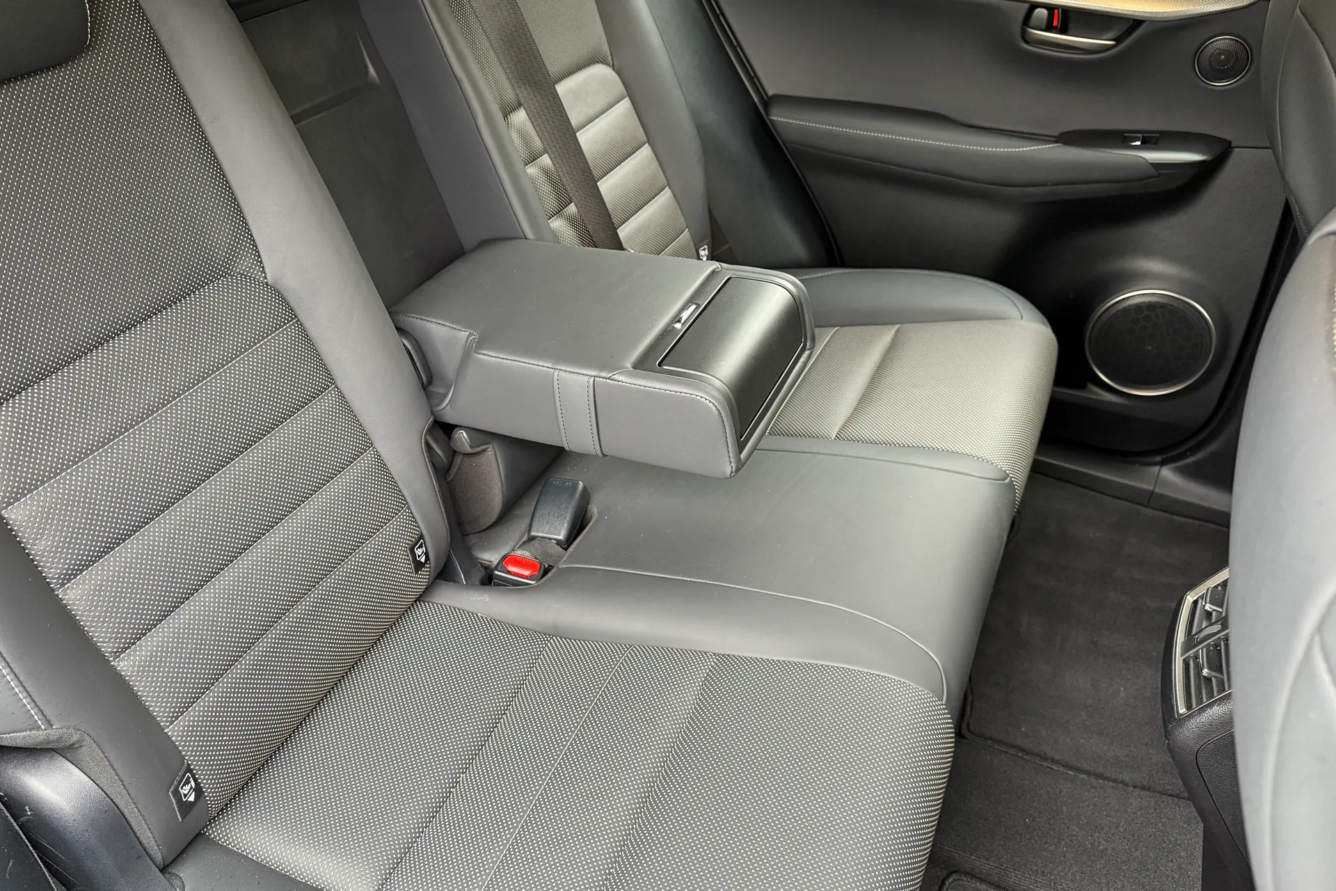 LEXUS NX thumbnail image number 24