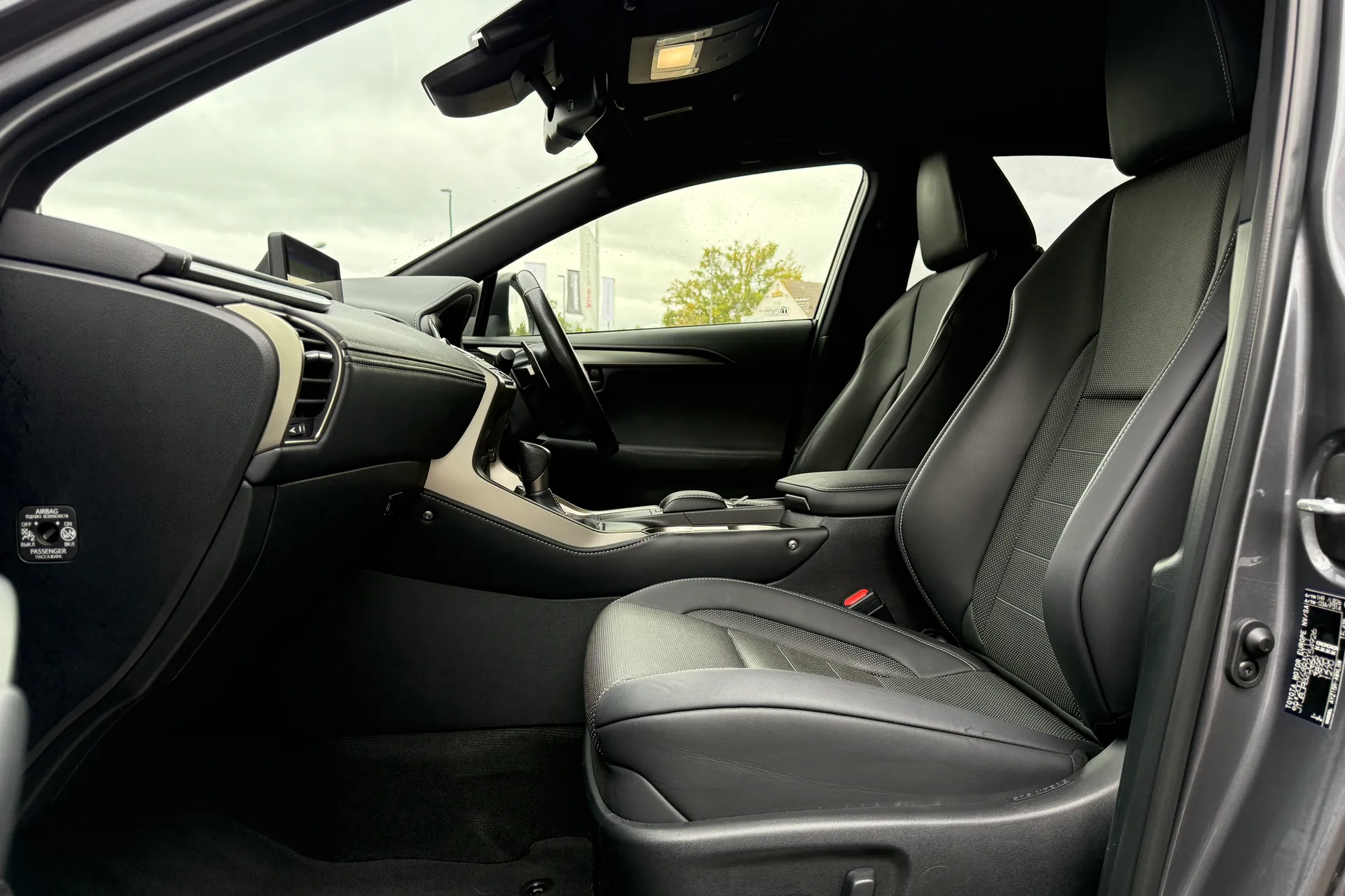 LEXUS NX thumbnail image number 17