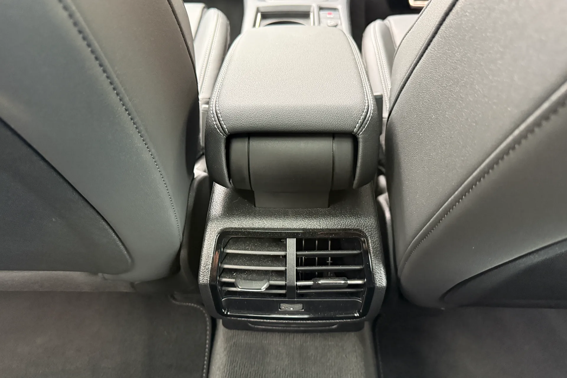 Audi Q3 thumbnail image number 40