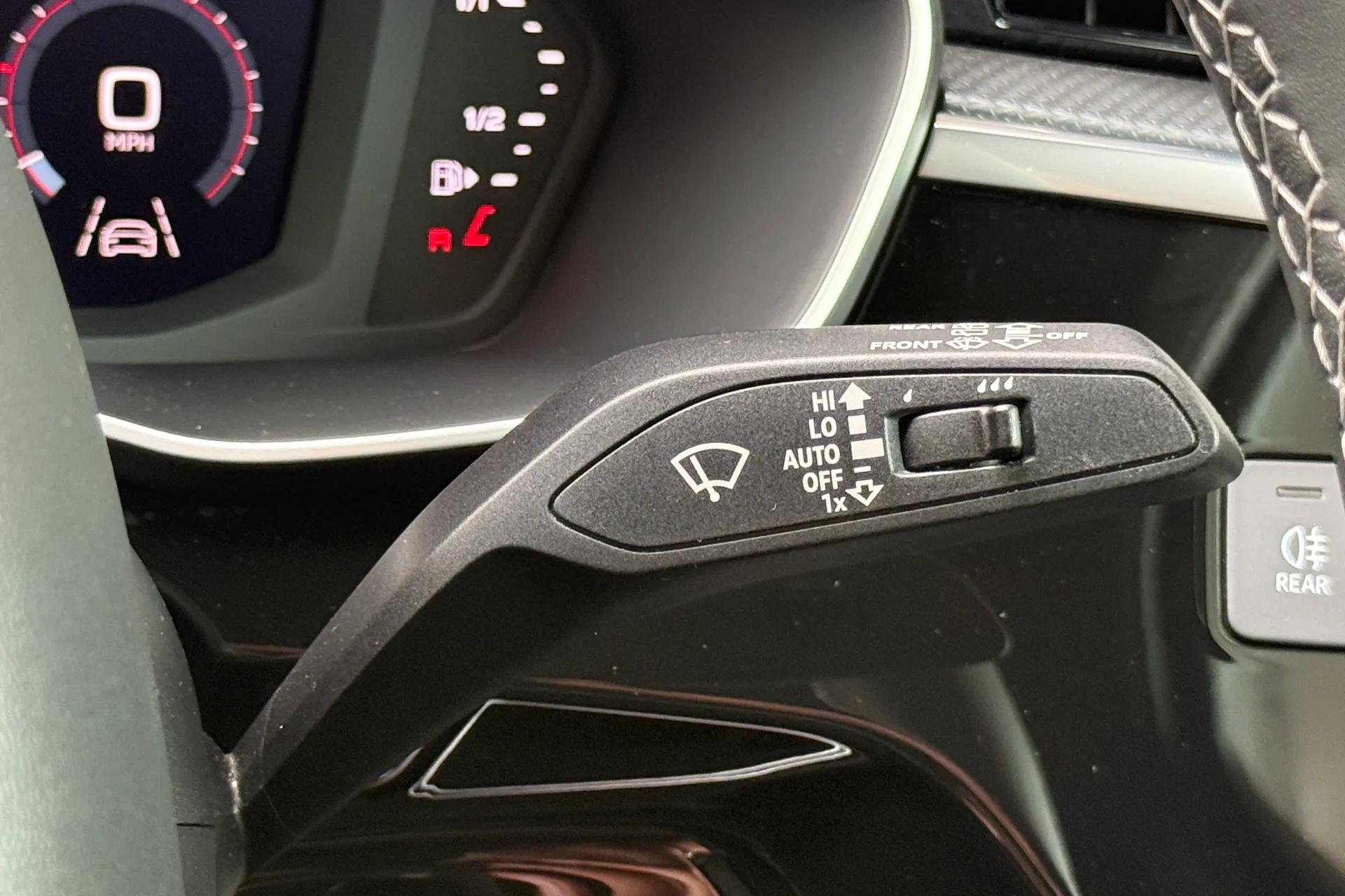 Audi Q3 thumbnail image number 14
