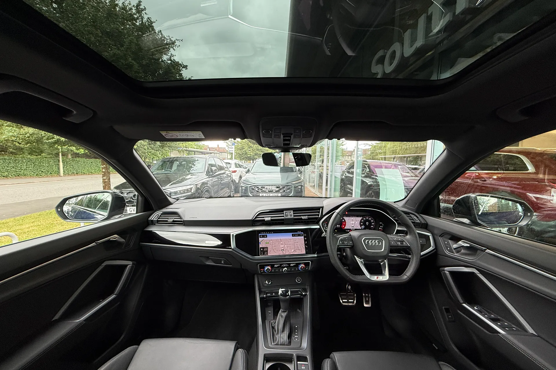 Audi Q3 thumbnail image number 3