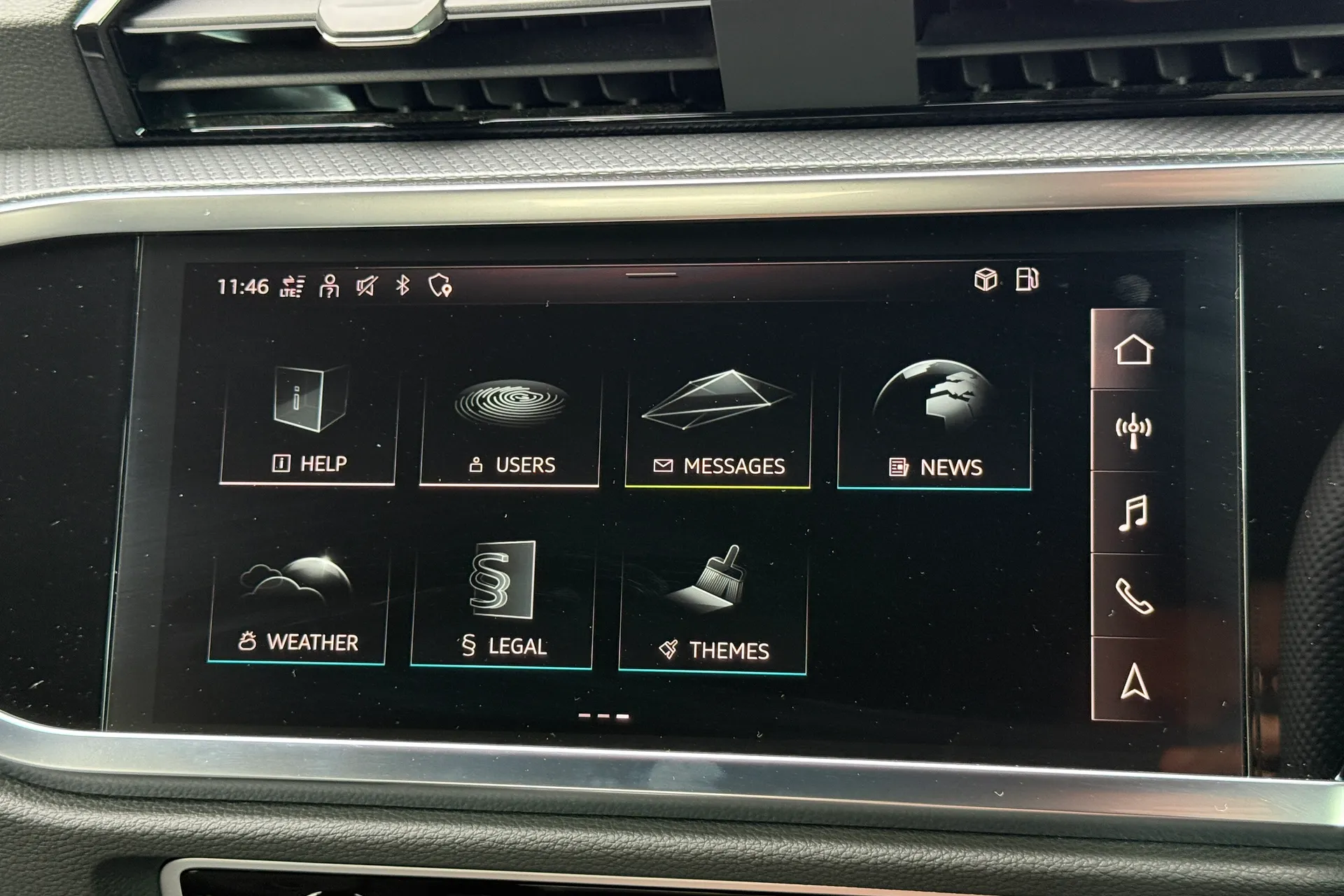 Audi Q3 thumbnail image number 20