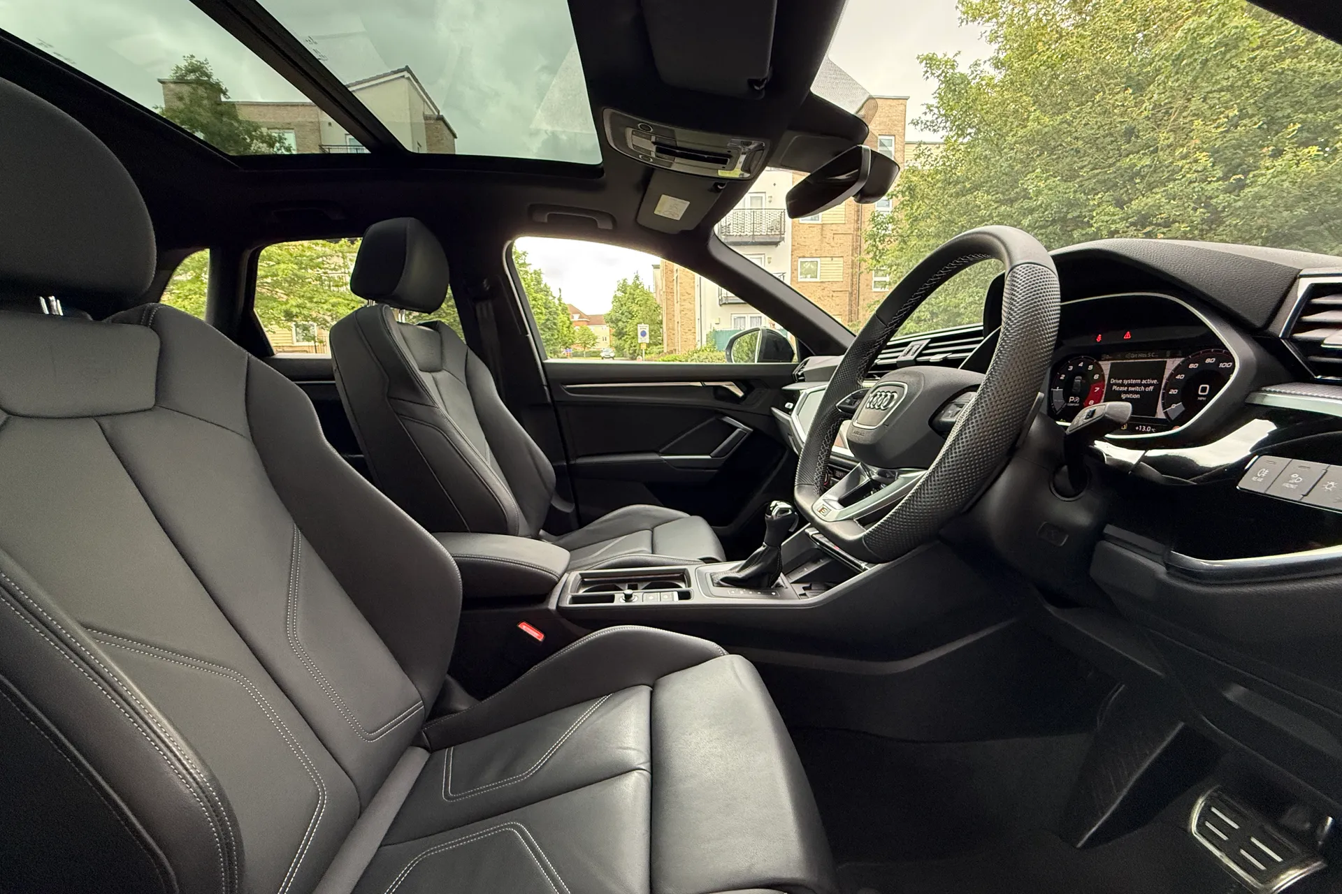 Audi Q3 thumbnail image number 32