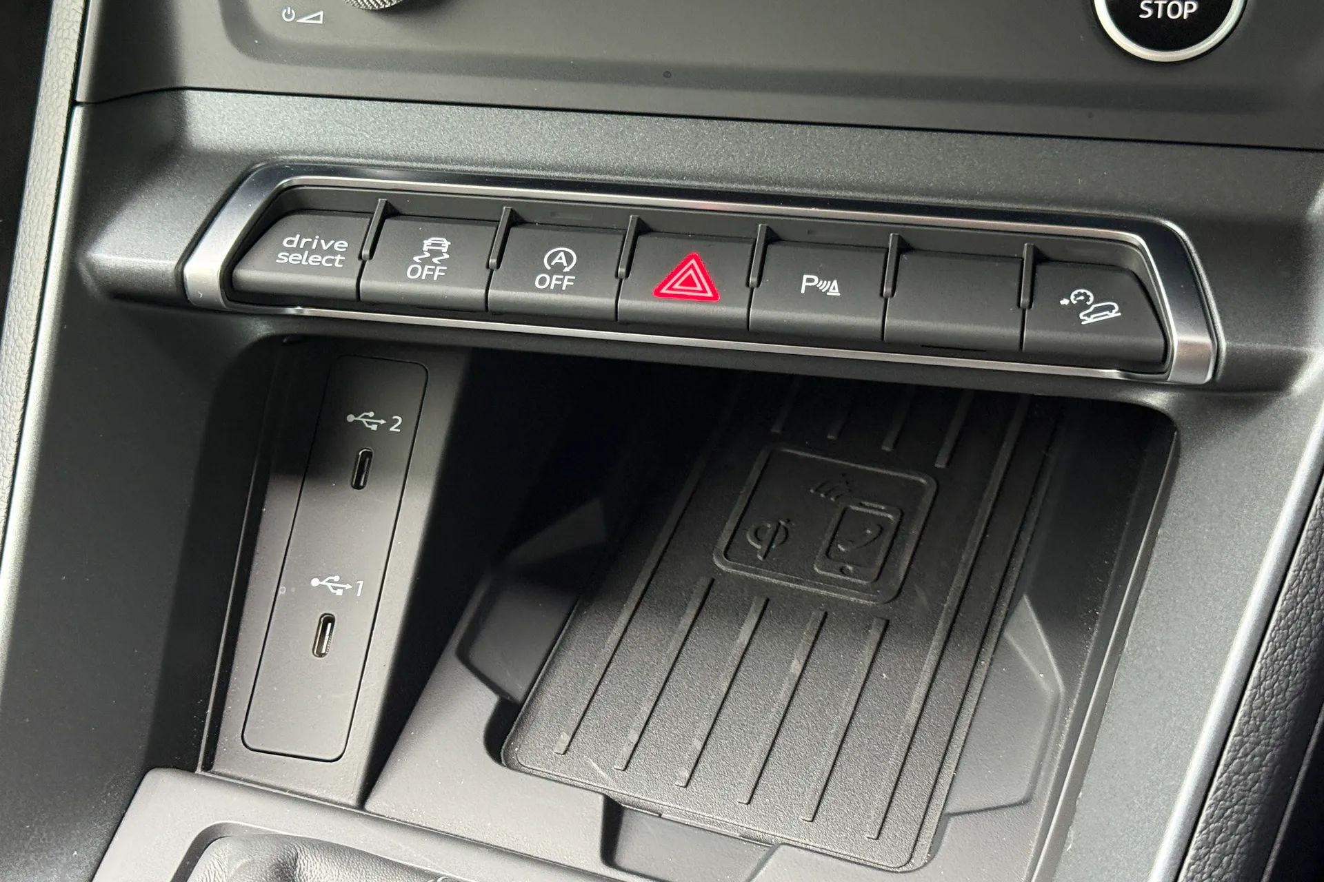 Audi Q3 thumbnail image number 24