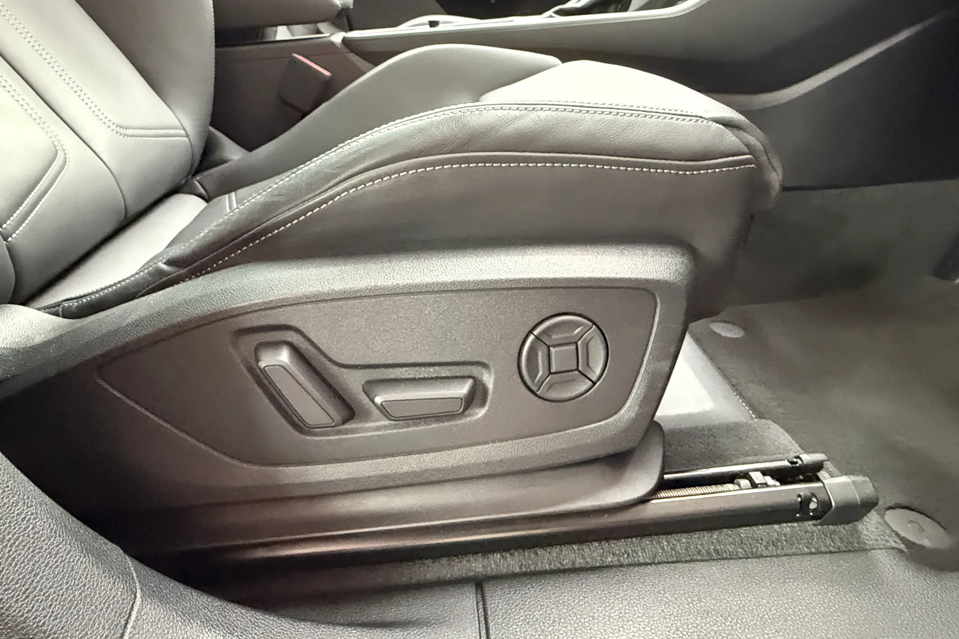 Audi Q3 thumbnail image number 34