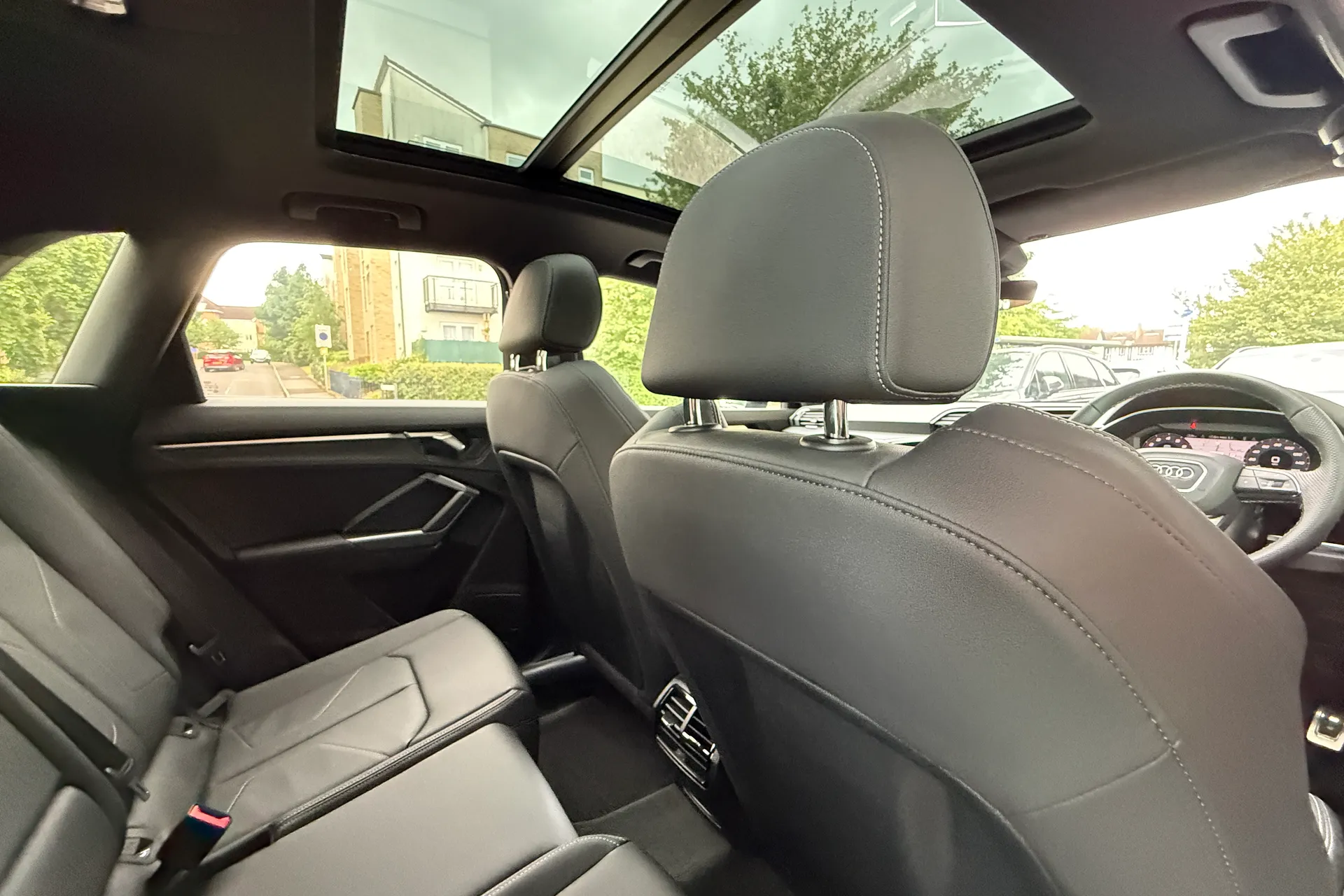 Audi Q3 thumbnail image number 38