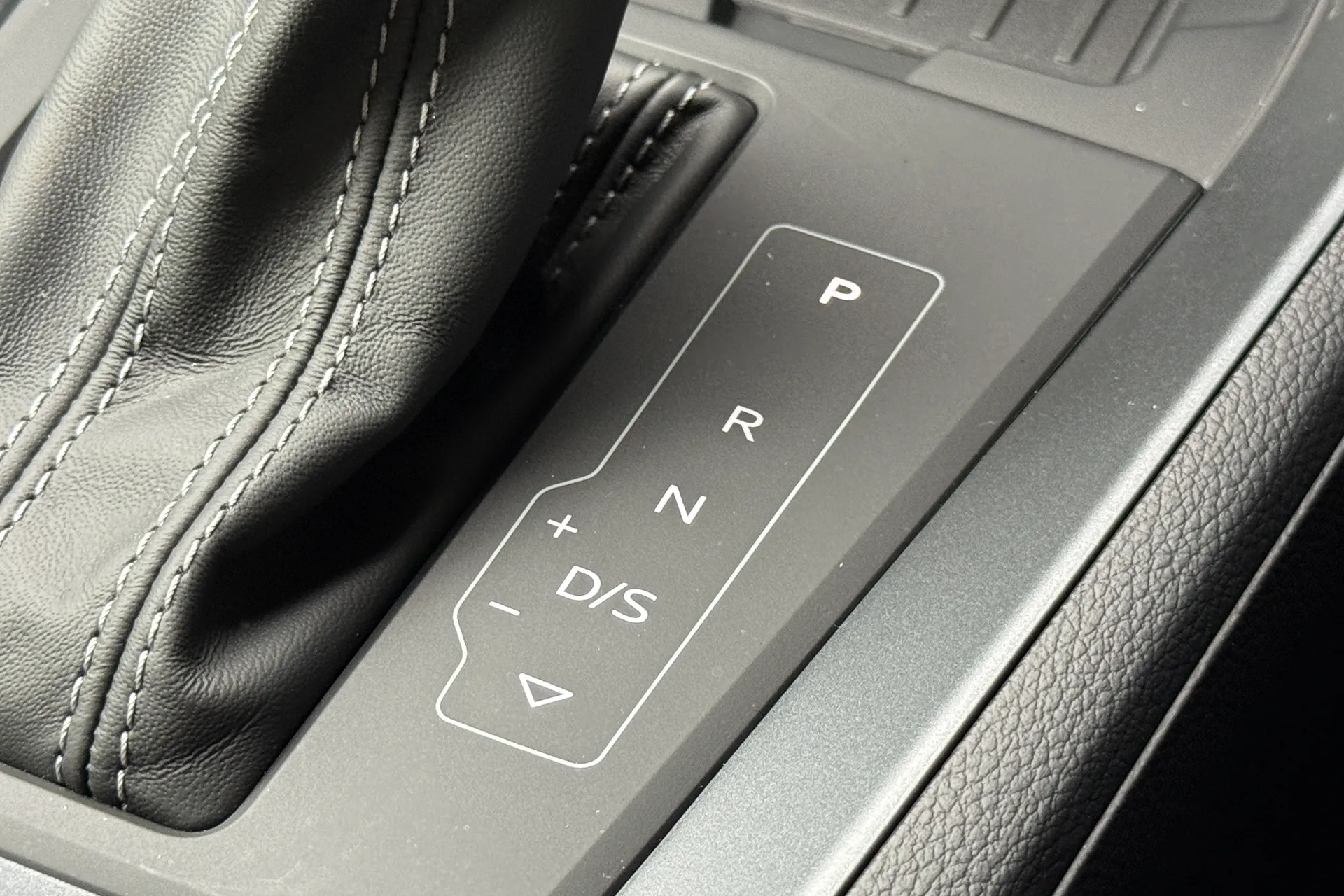 Audi Q3 thumbnail image number 25