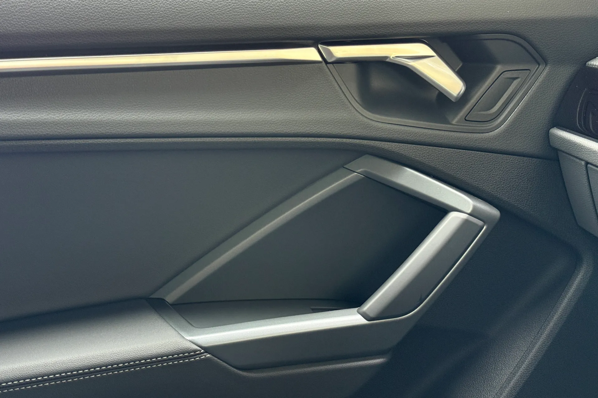 Audi Q3 thumbnail image number 29