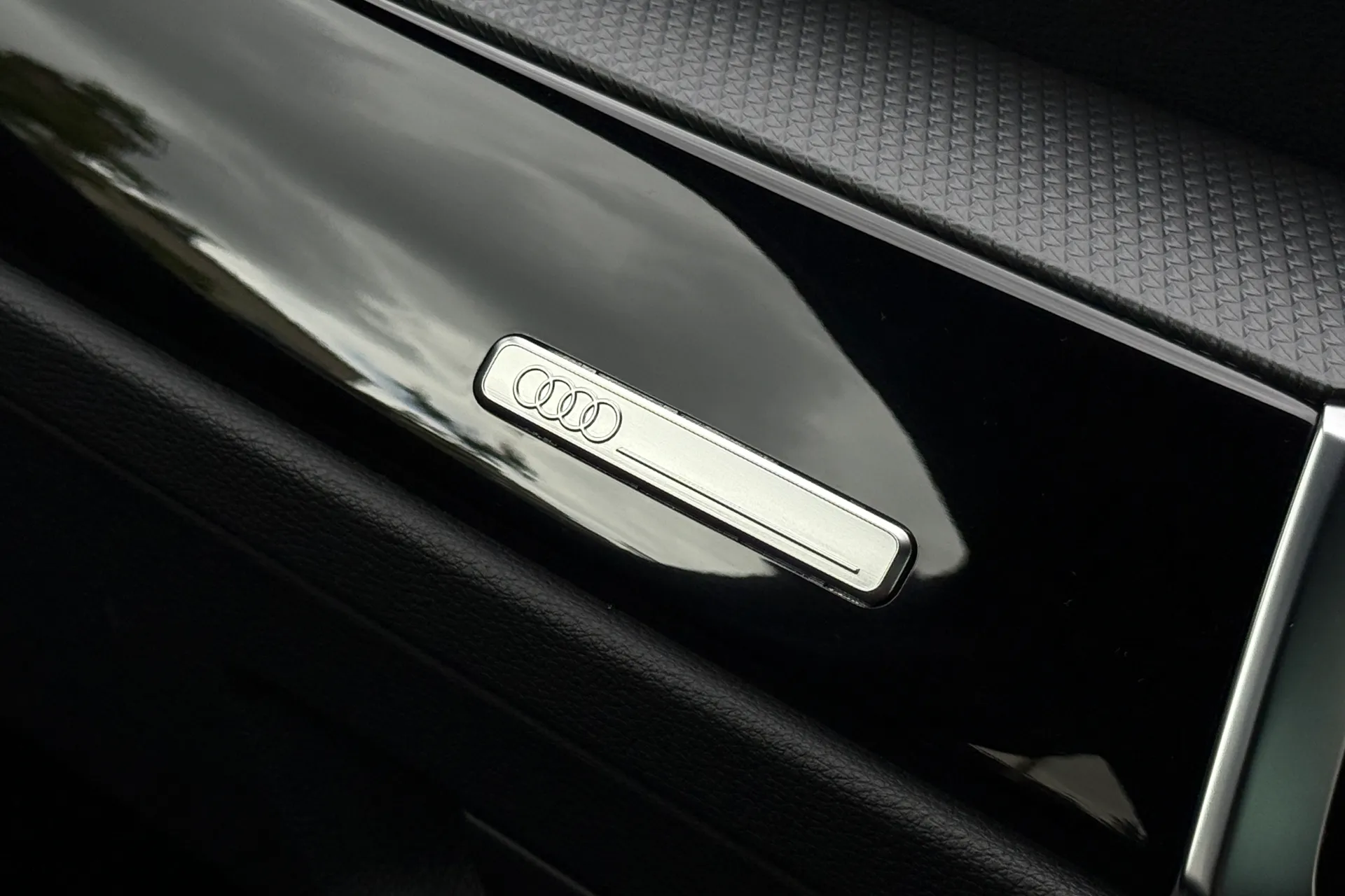 Audi Q3 thumbnail image number 28