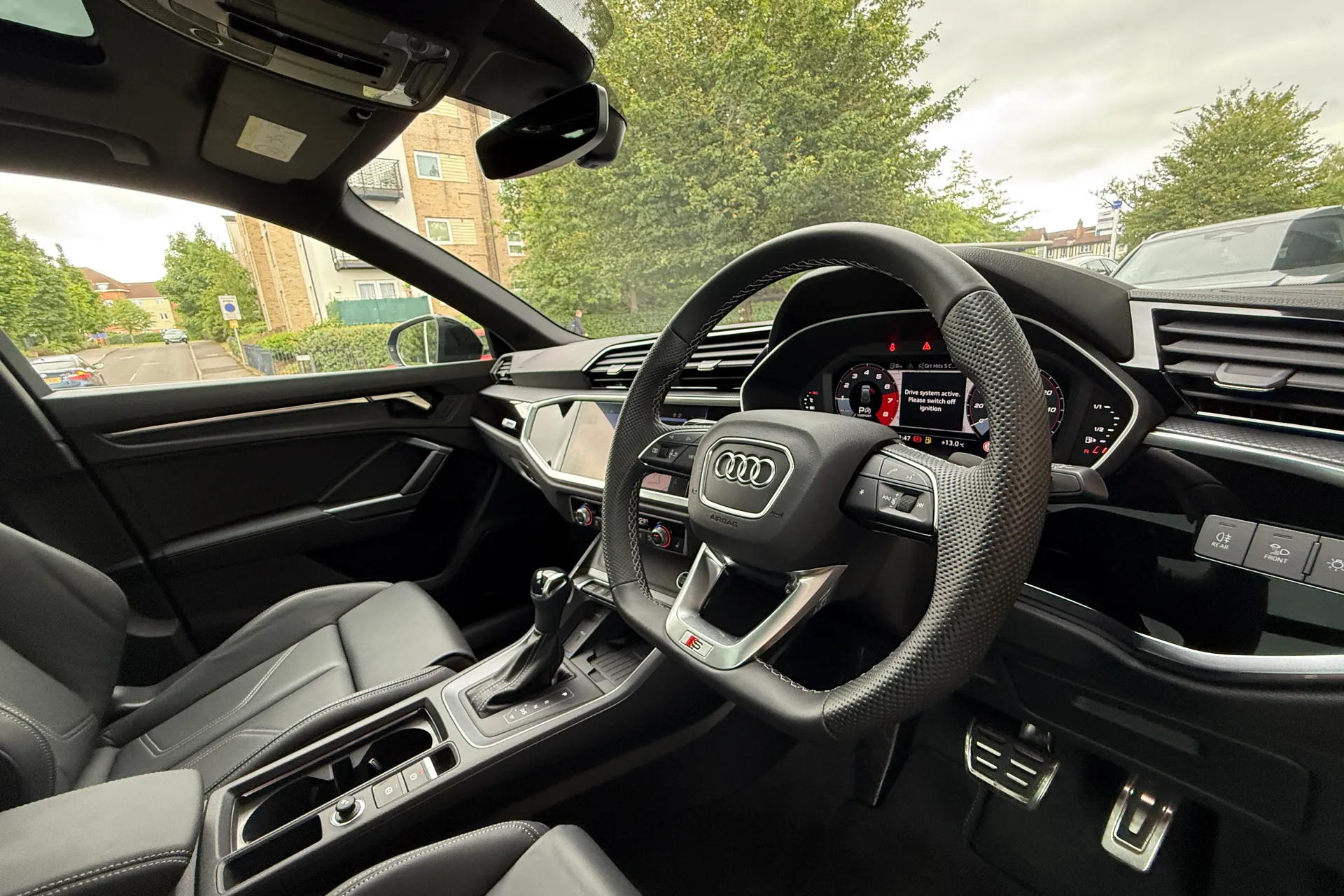Audi Q3 thumbnail image number 11