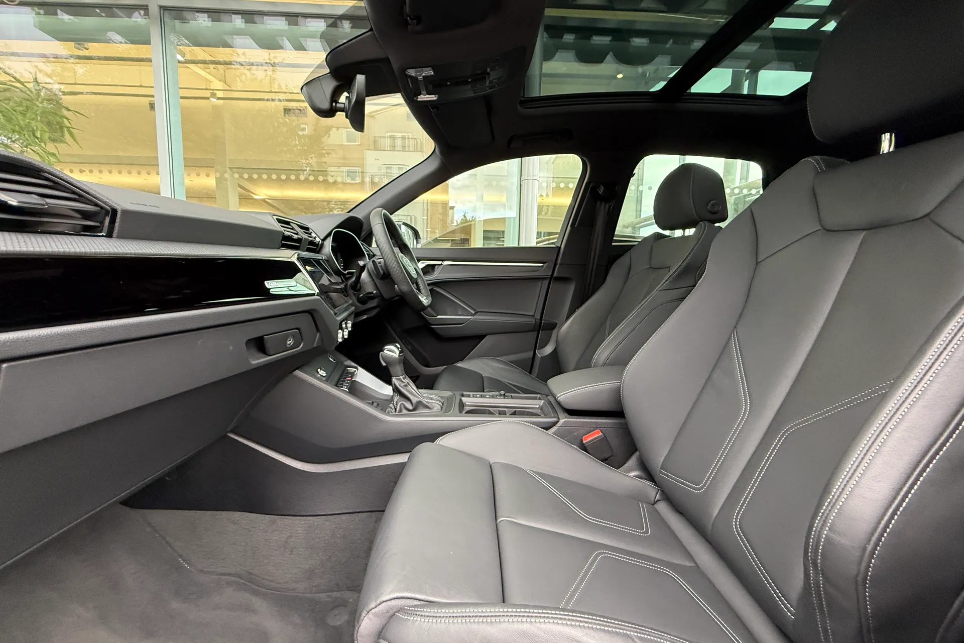Audi Q3 thumbnail image number 56