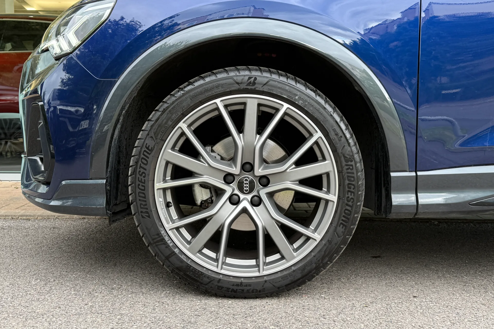 Audi Q3 thumbnail image number 10