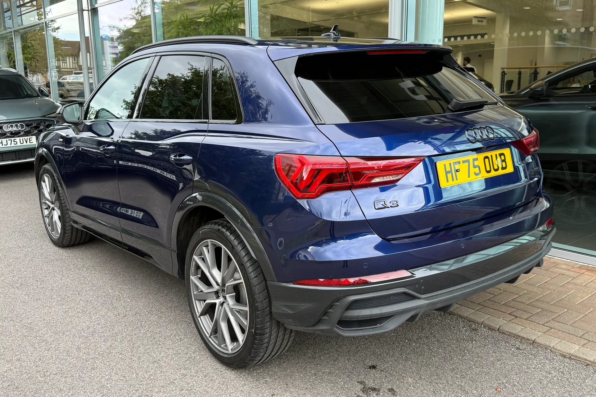Audi Q3 thumbnail image number 9