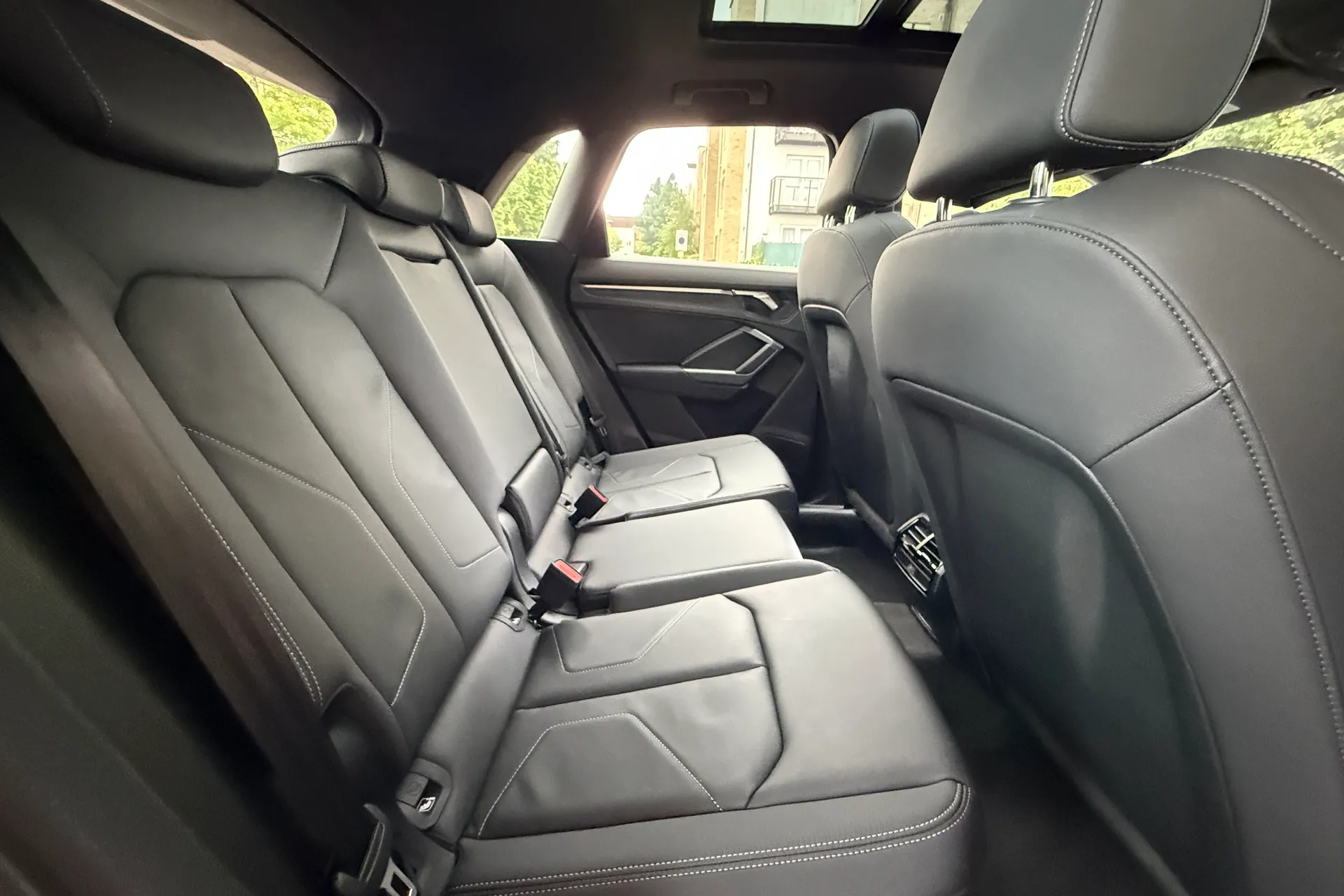 Audi Q3 thumbnail image number 39