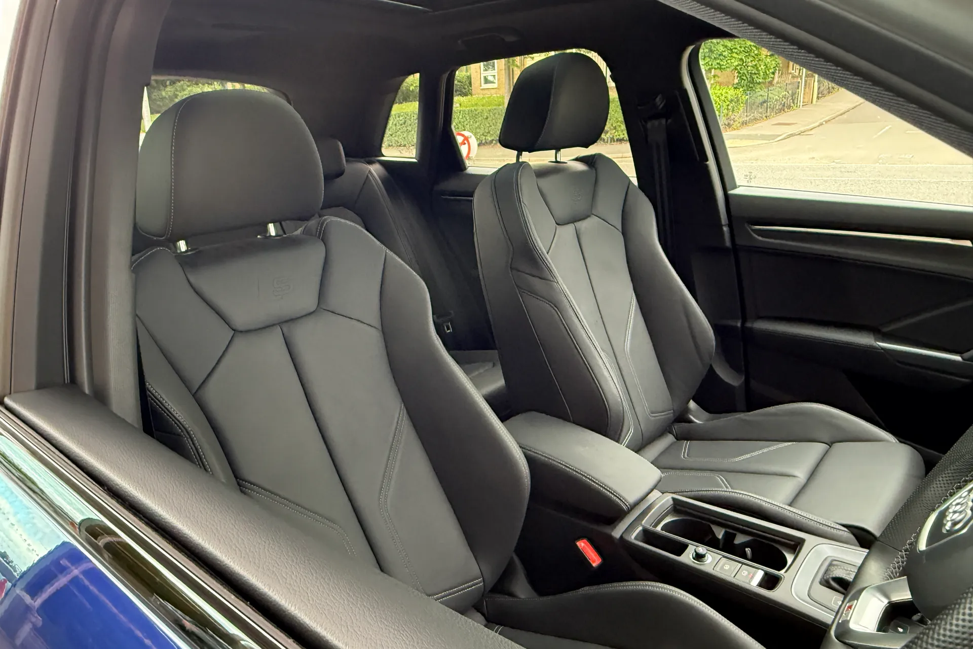 Audi Q3 thumbnail image number 36