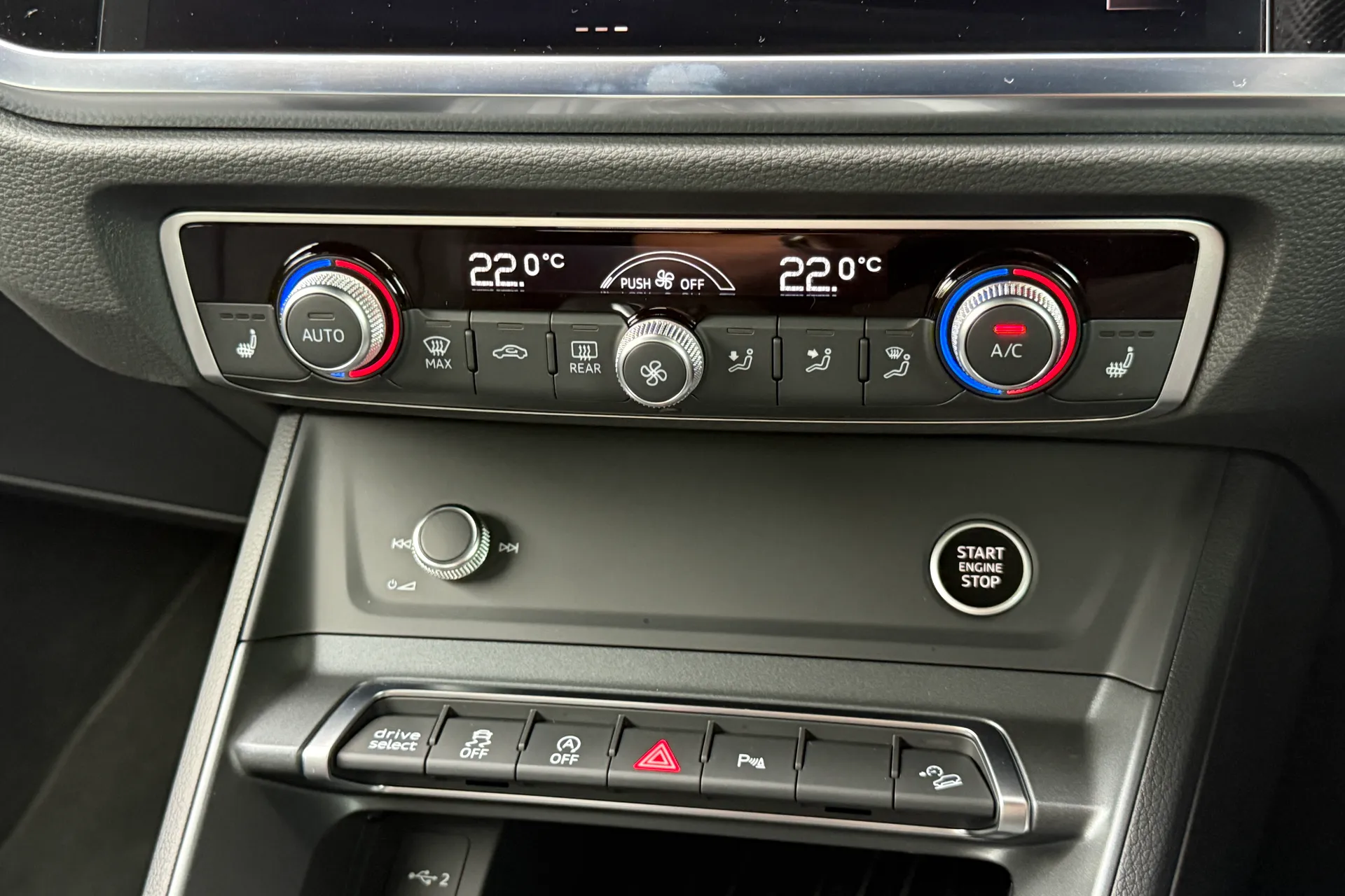 Audi Q3 thumbnail image number 21