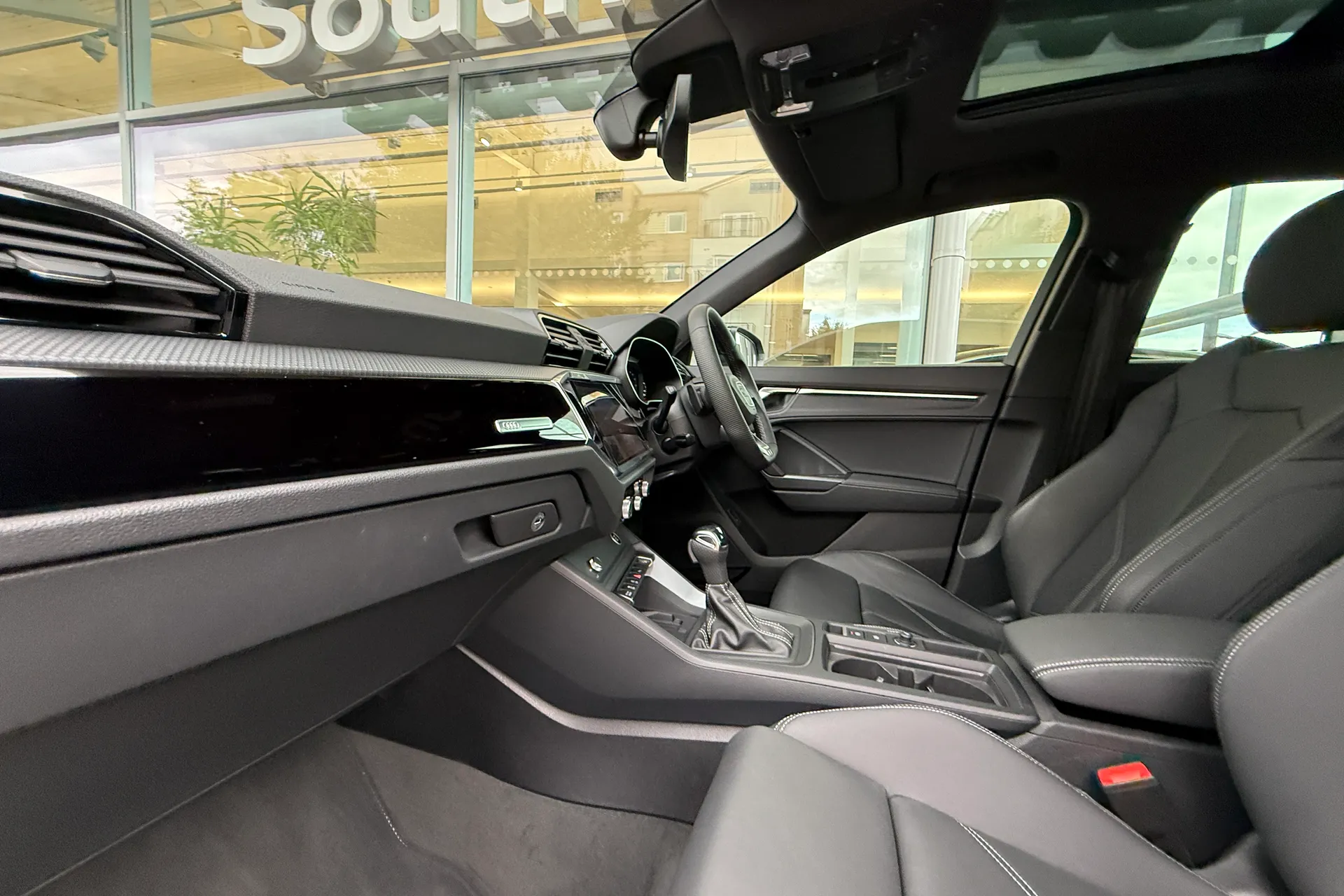 Audi Q3 thumbnail image number 8