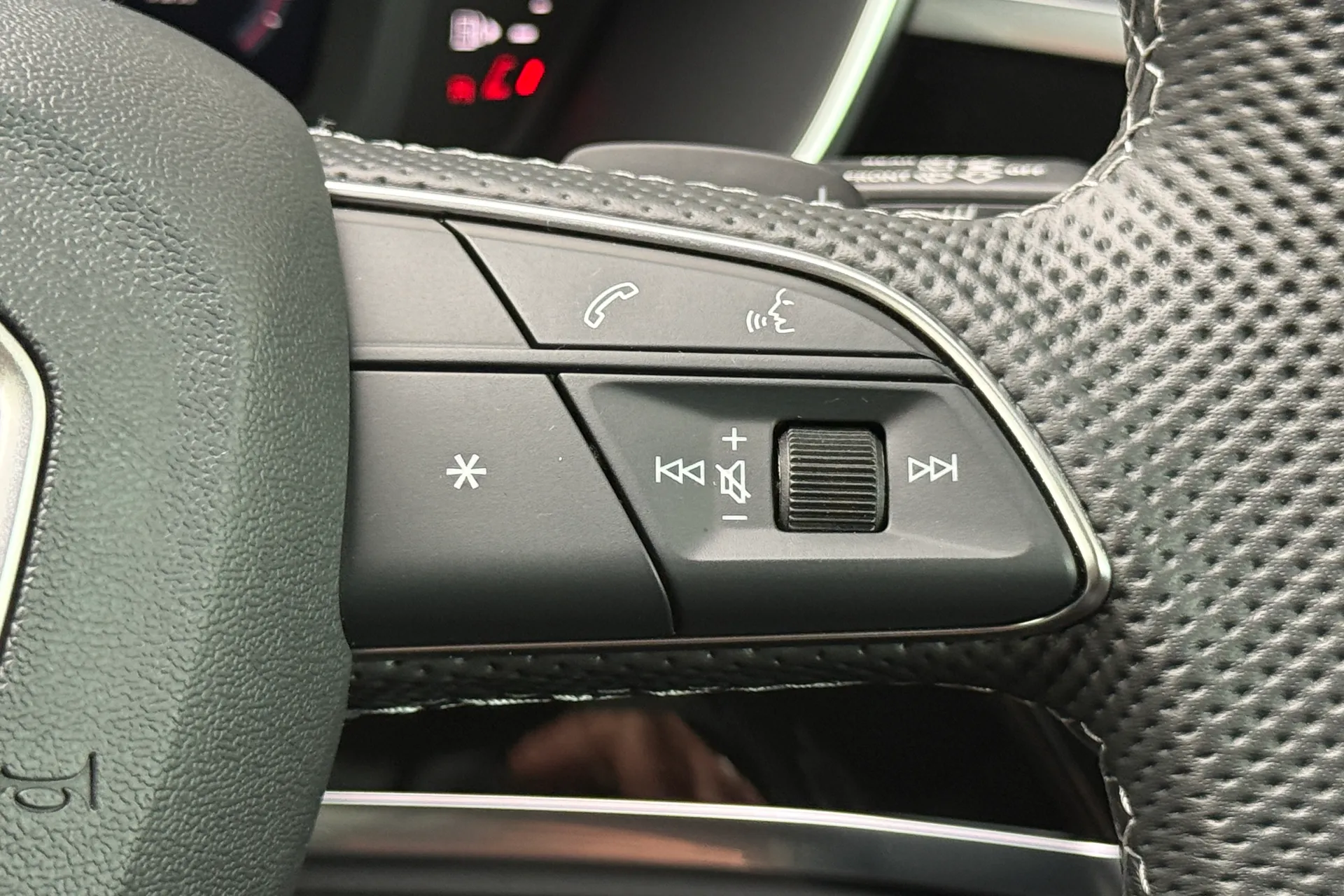 Audi Q3 thumbnail image number 12