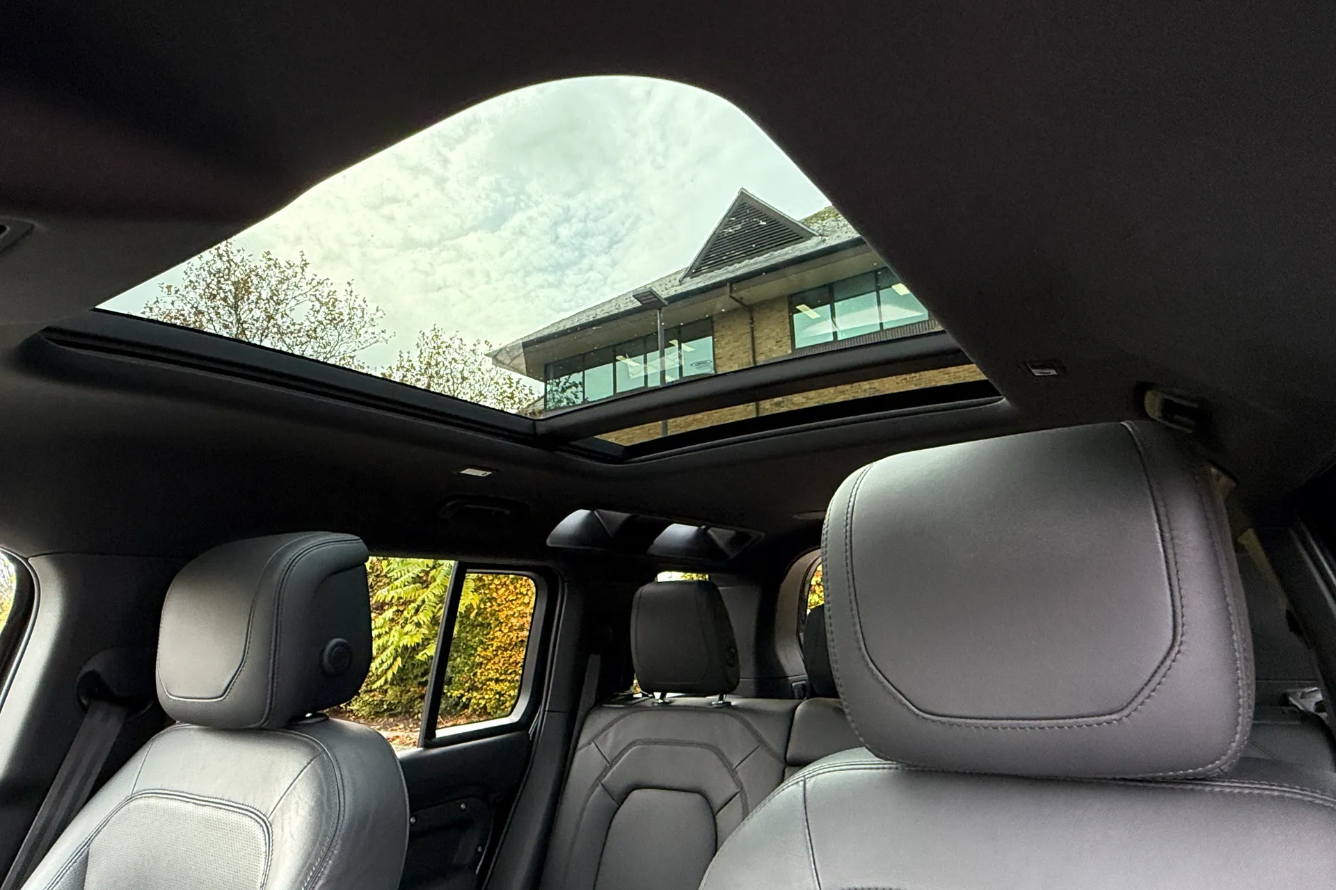 LAND ROVER DEFENDER thumbnail image number 4