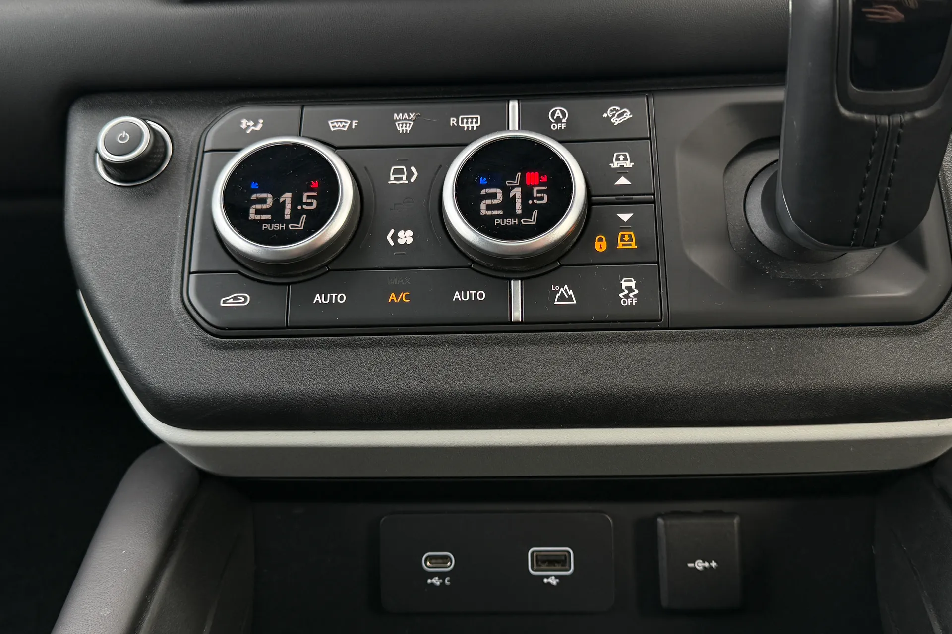 LAND ROVER DEFENDER thumbnail image number 24