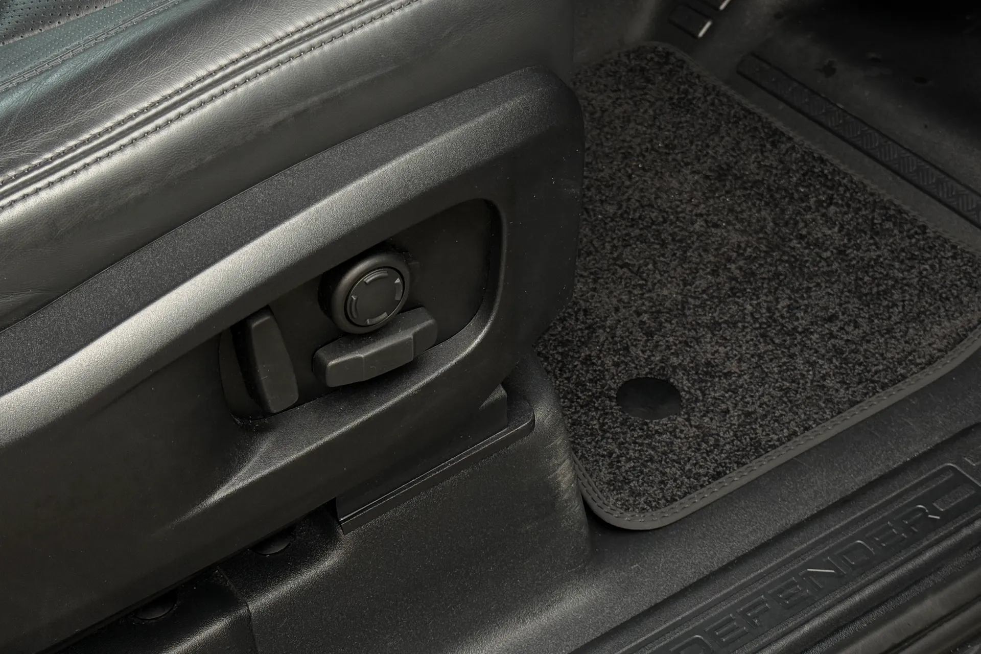 LAND ROVER DEFENDER thumbnail image number 50