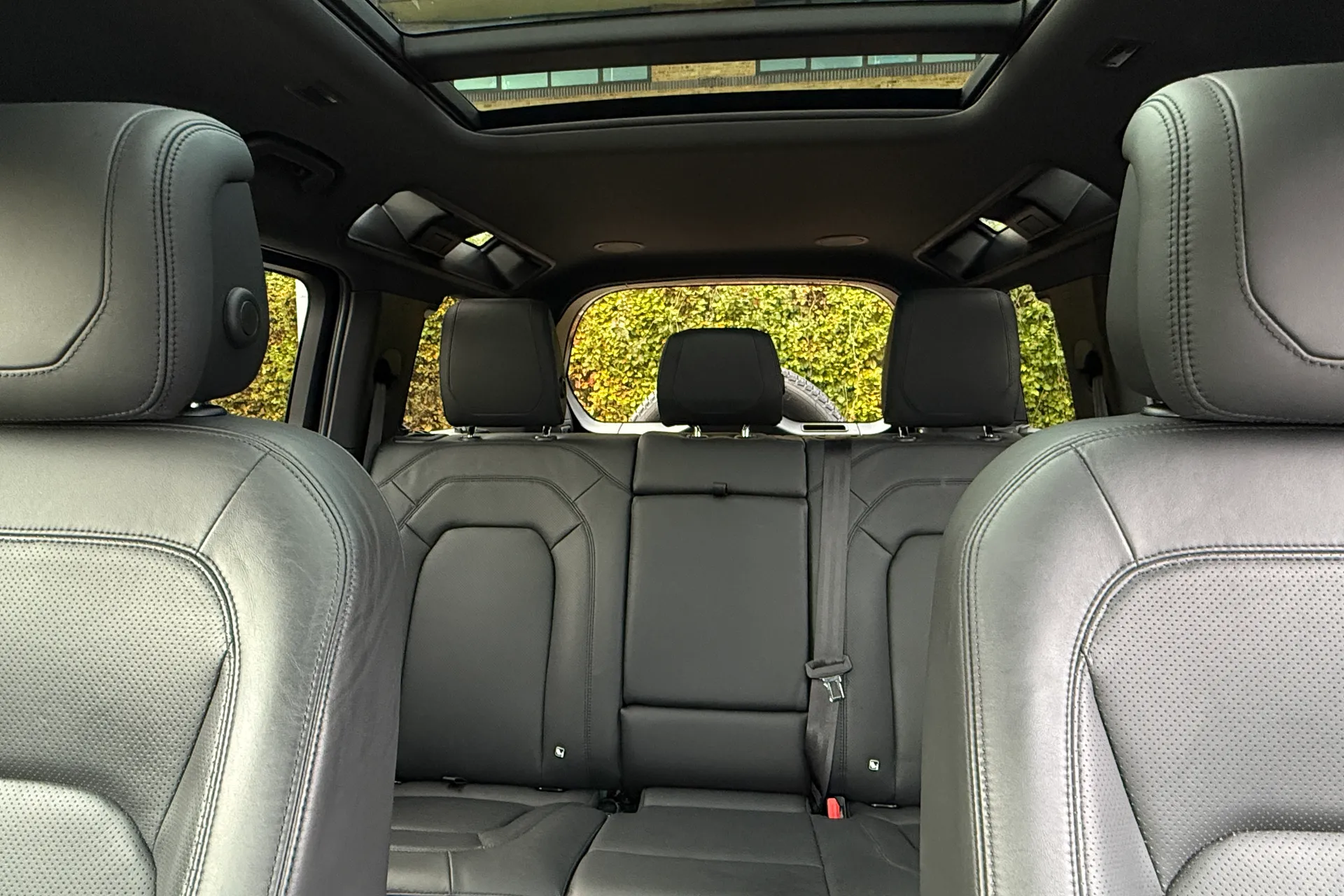 LAND ROVER DEFENDER thumbnail image number 38