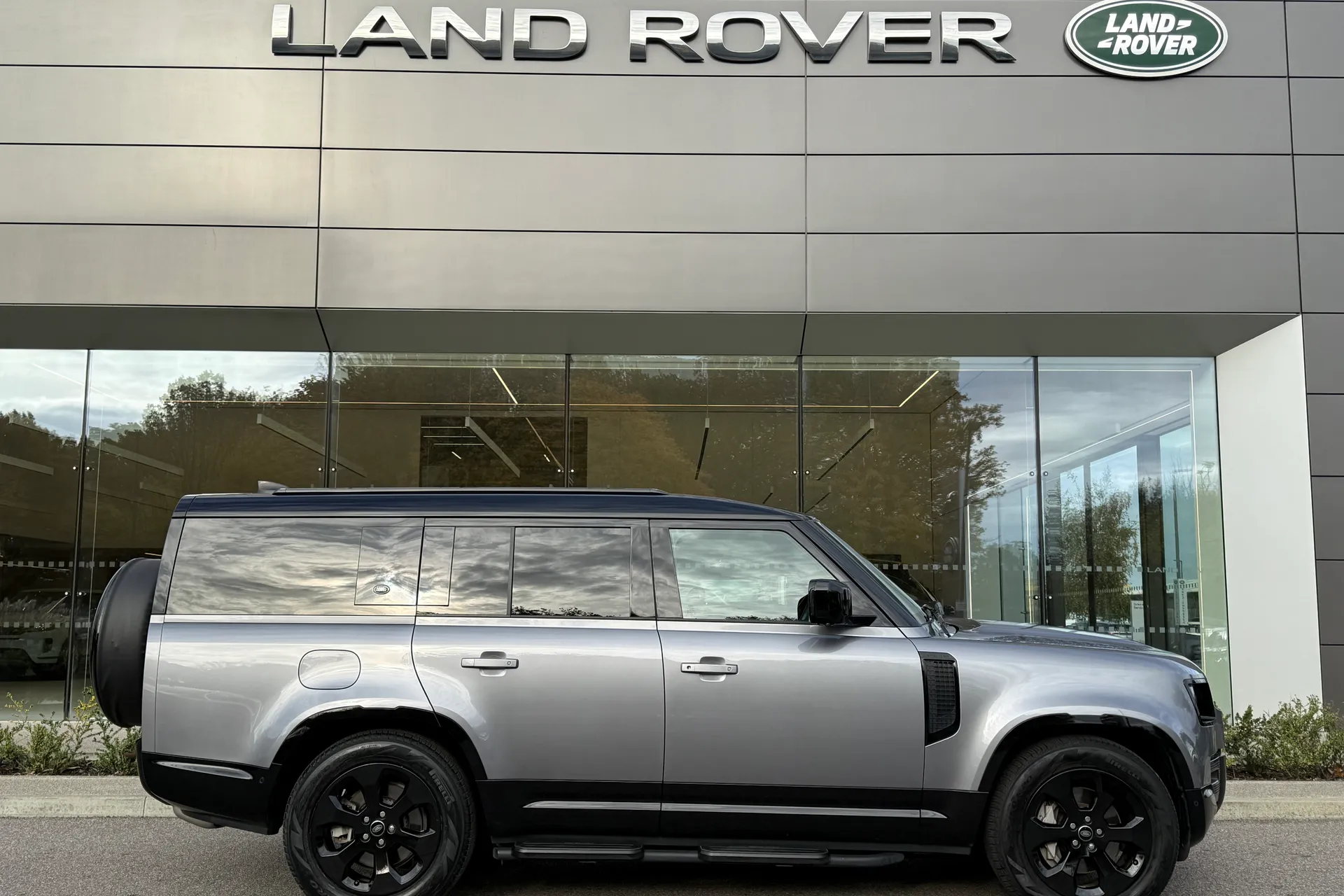 LAND ROVER DEFENDER thumbnail image number 2