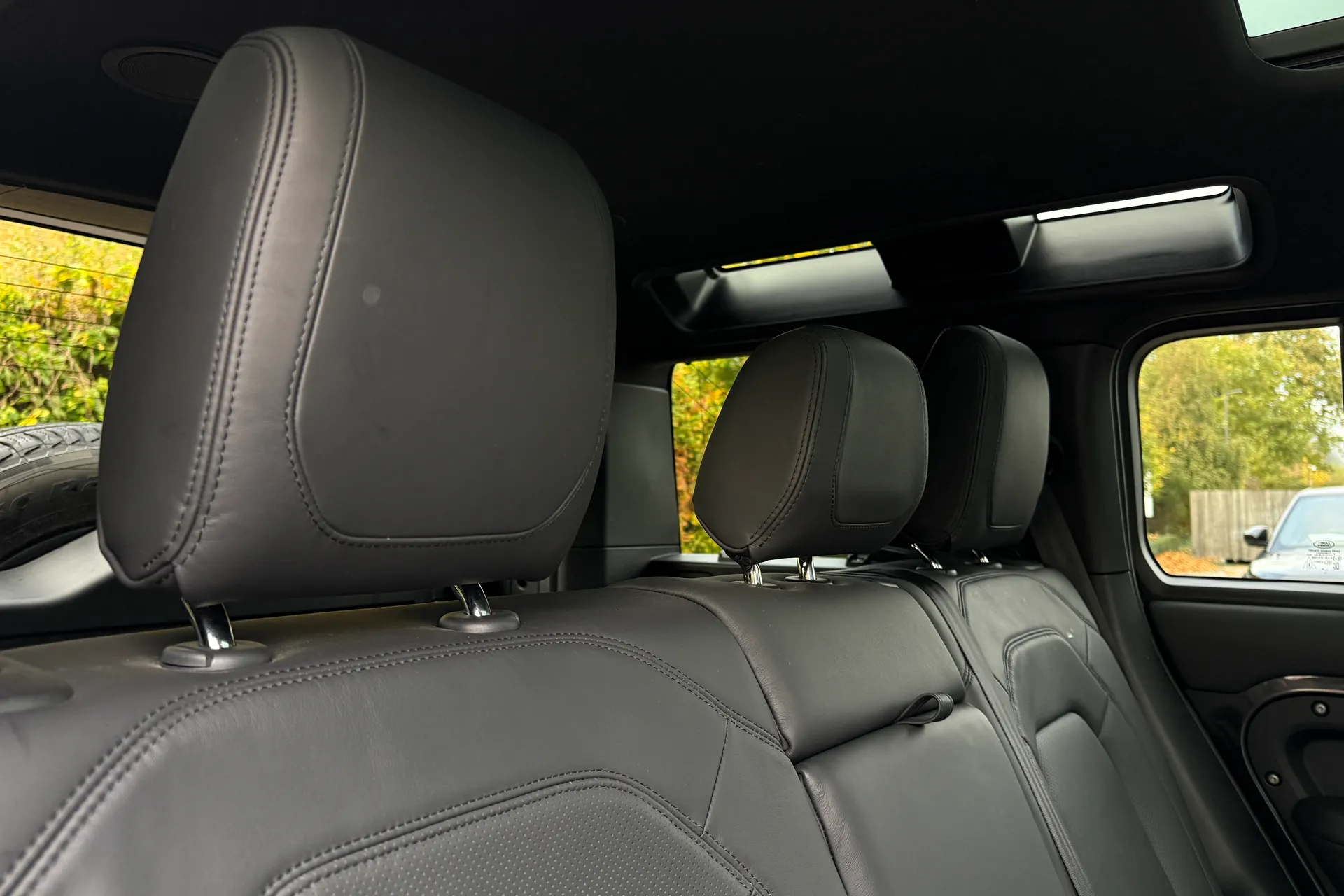 LAND ROVER DEFENDER thumbnail image number 33