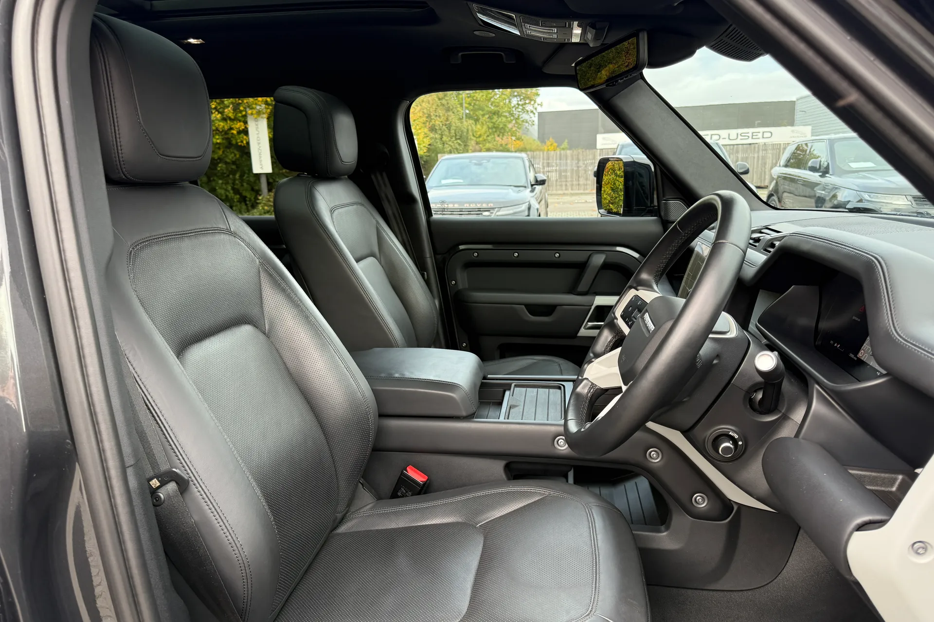 LAND ROVER DEFENDER thumbnail image number 39