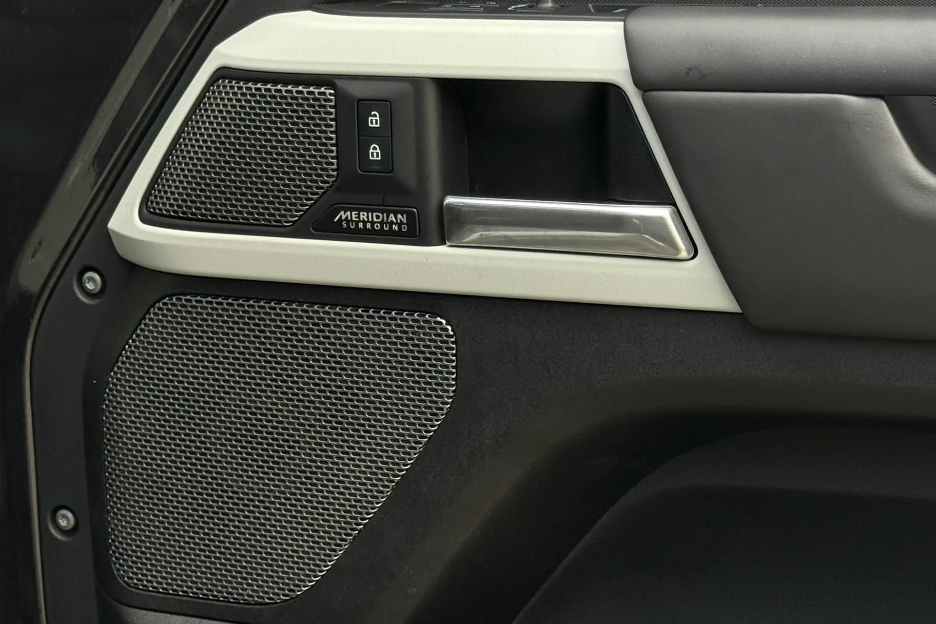 LAND ROVER DEFENDER thumbnail image number 49