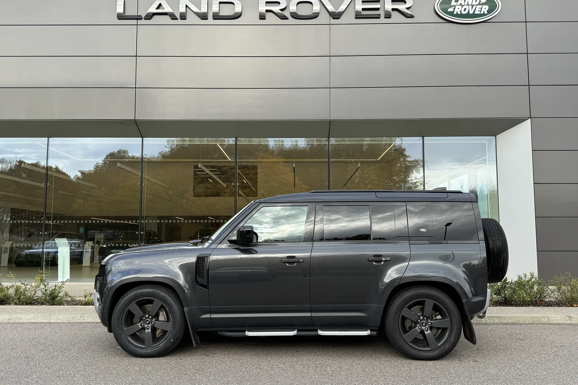 LAND ROVER DEFENDER thumbnail image number 11