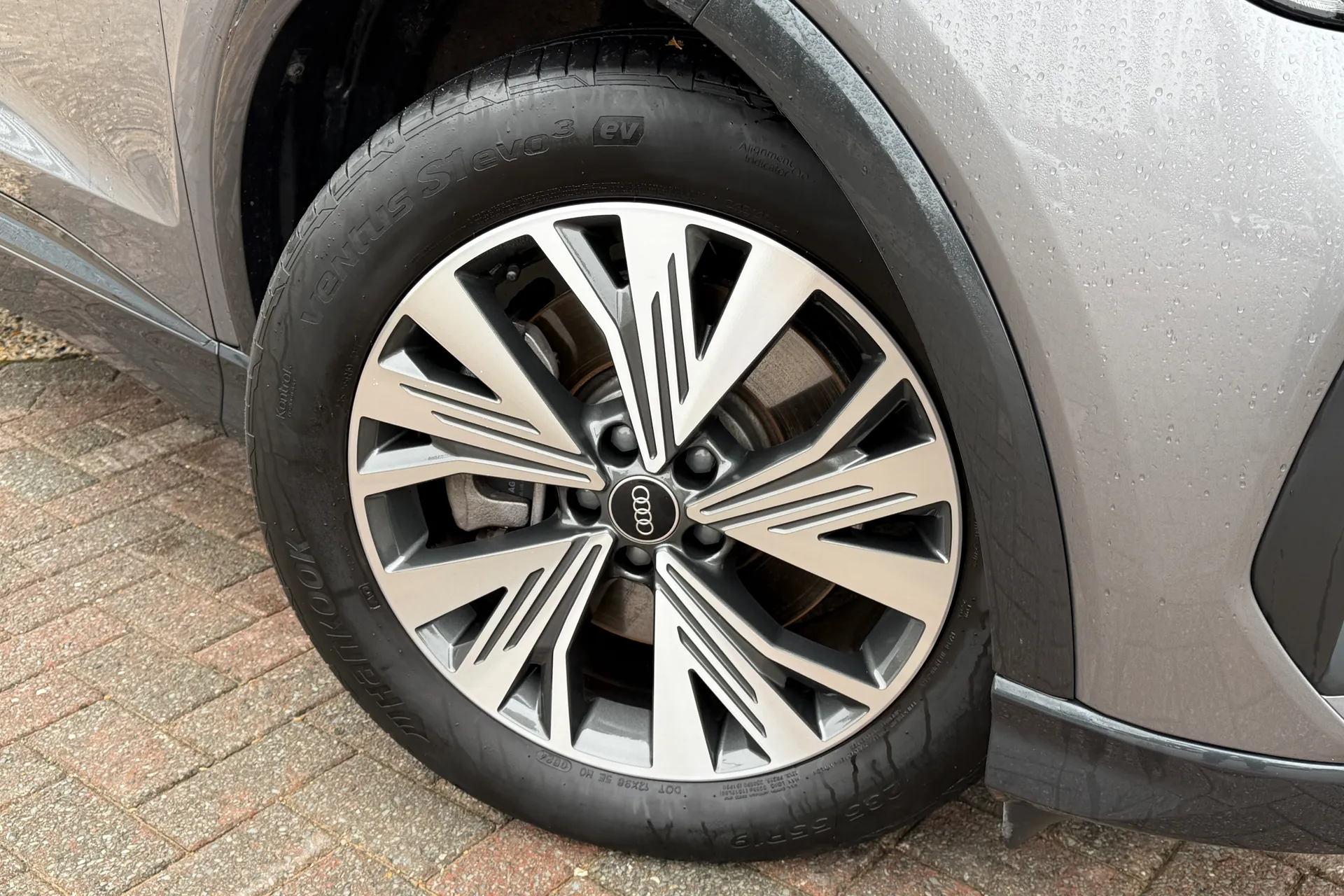 Audi Q4 thumbnail image number 8