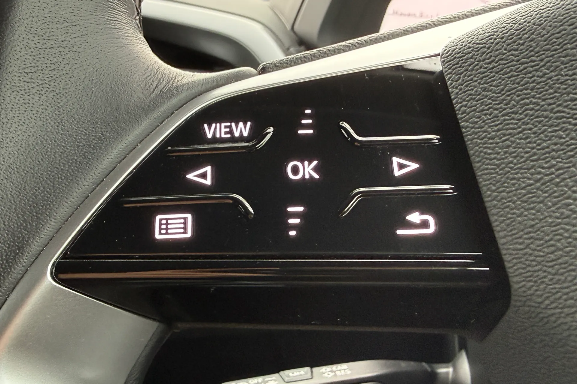 Audi Q4 thumbnail image number 20