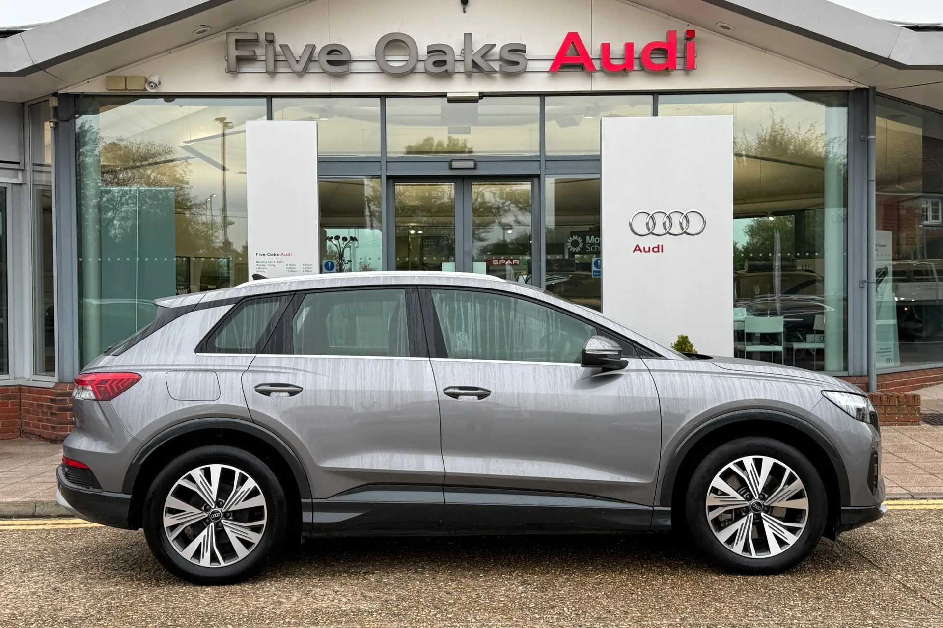 Audi Q4 thumbnail image number 2