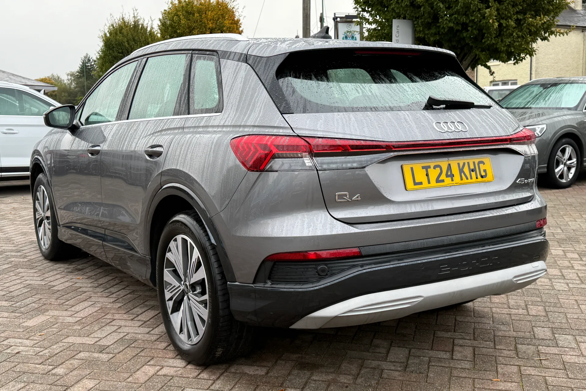 Audi Q4 thumbnail image number 32