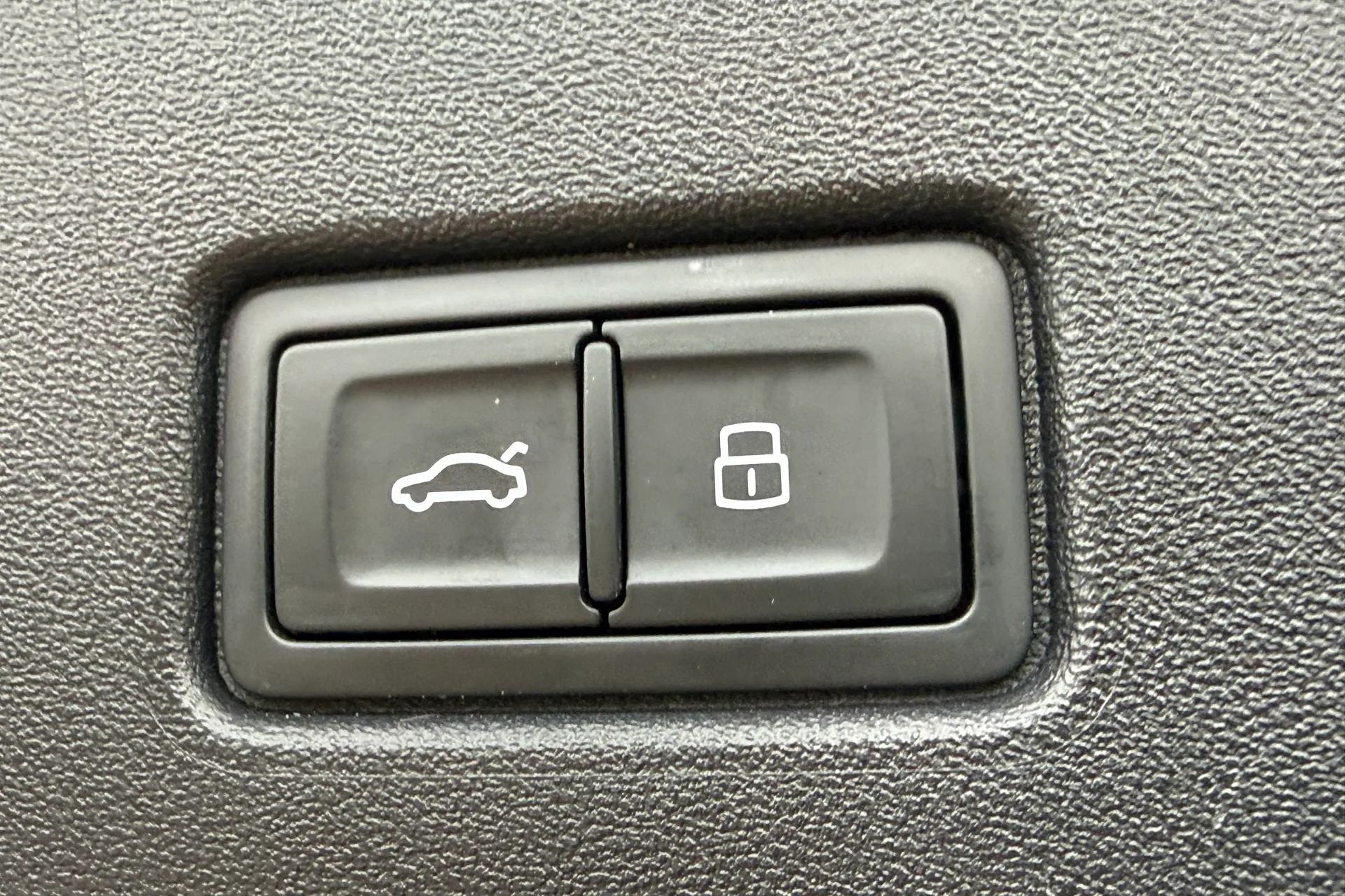 Audi Q4 thumbnail image number 36