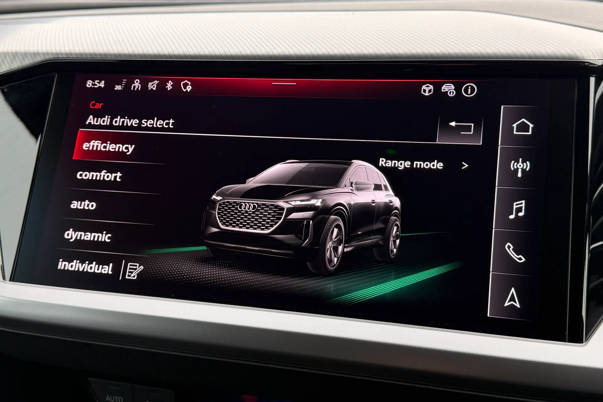 Audi Q4 thumbnail image number 9