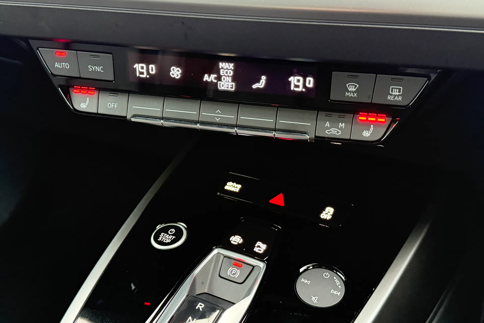 Audi Q4 thumbnail image number 15